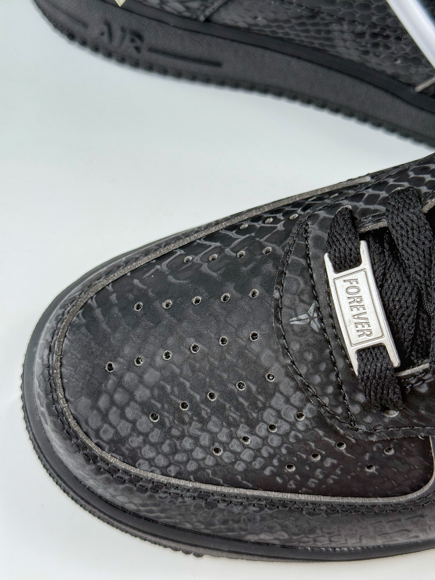 Nike Air Force 1 Low 07 专属logo（曼巴蛇图案）黑色 IB0018-003
