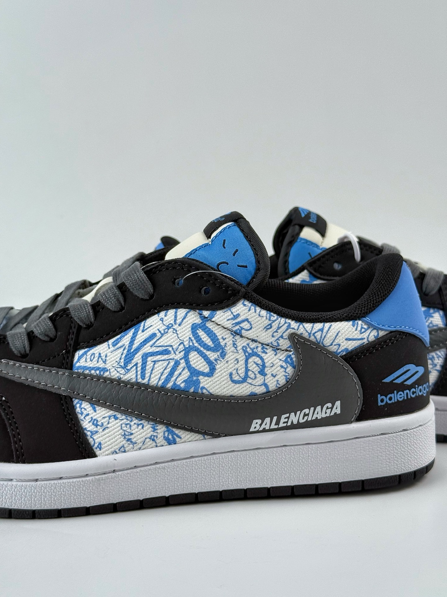 Travis Scott x Nike Air Jordan 1 Low x Balenciaga Air Jordan 1 Low 反转黑蓝小勾倒钩 XD0798-306