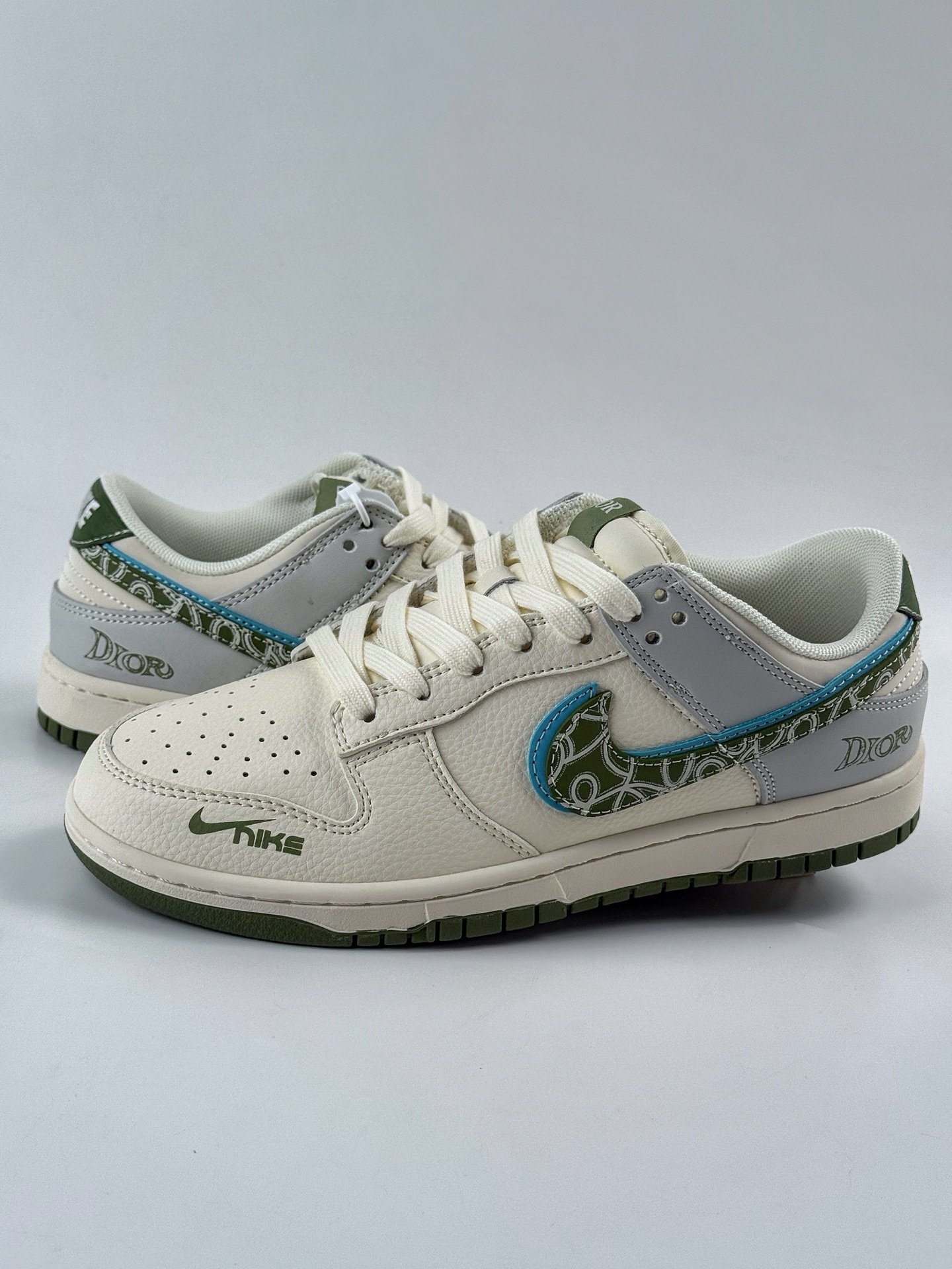 Nike SB Dunk Low x DIOR 白绿双勾小勾 HS2506-220