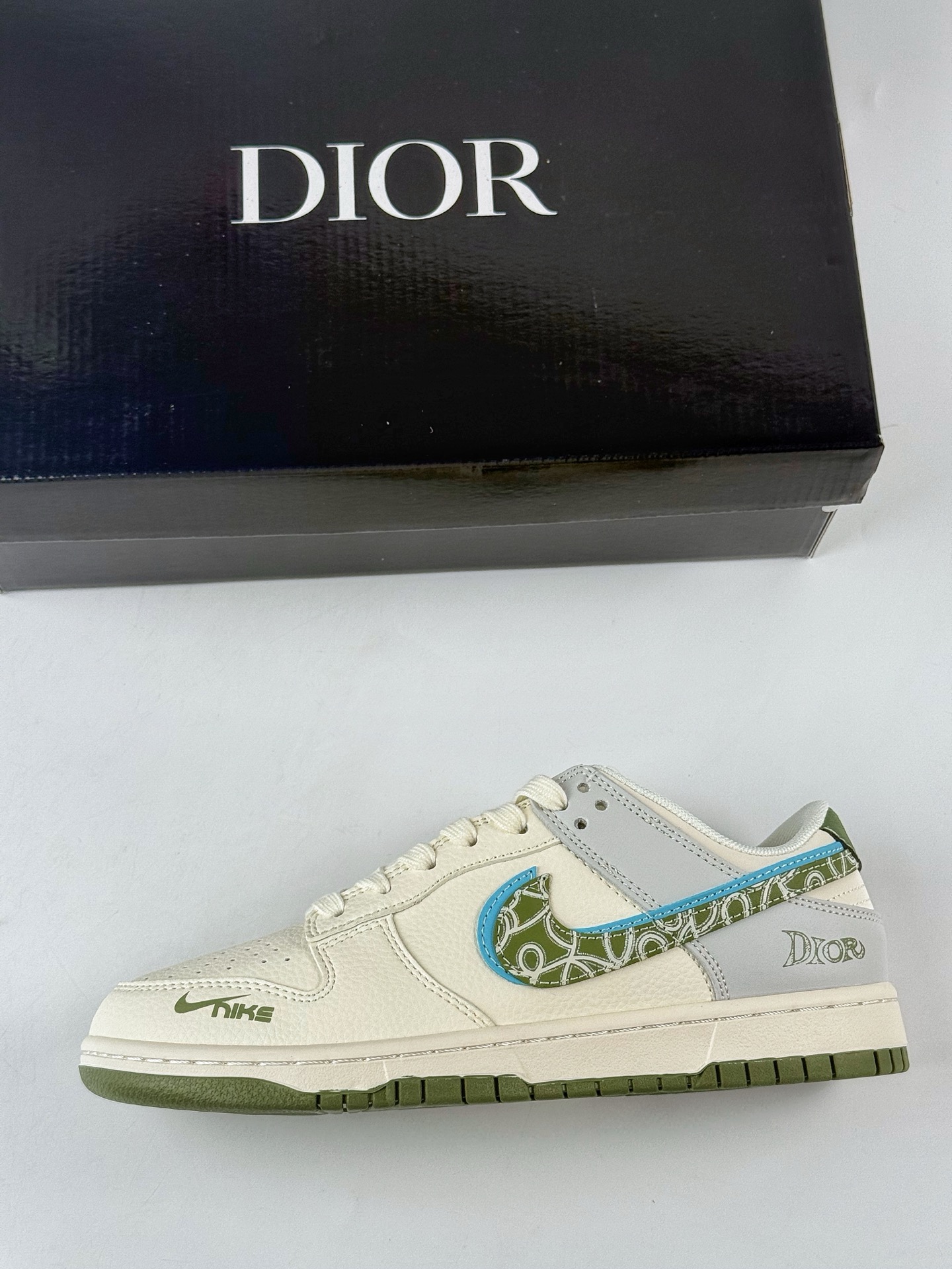 Nike SB Dunk Low x DIOR 白绿双勾小勾 HS2506-220