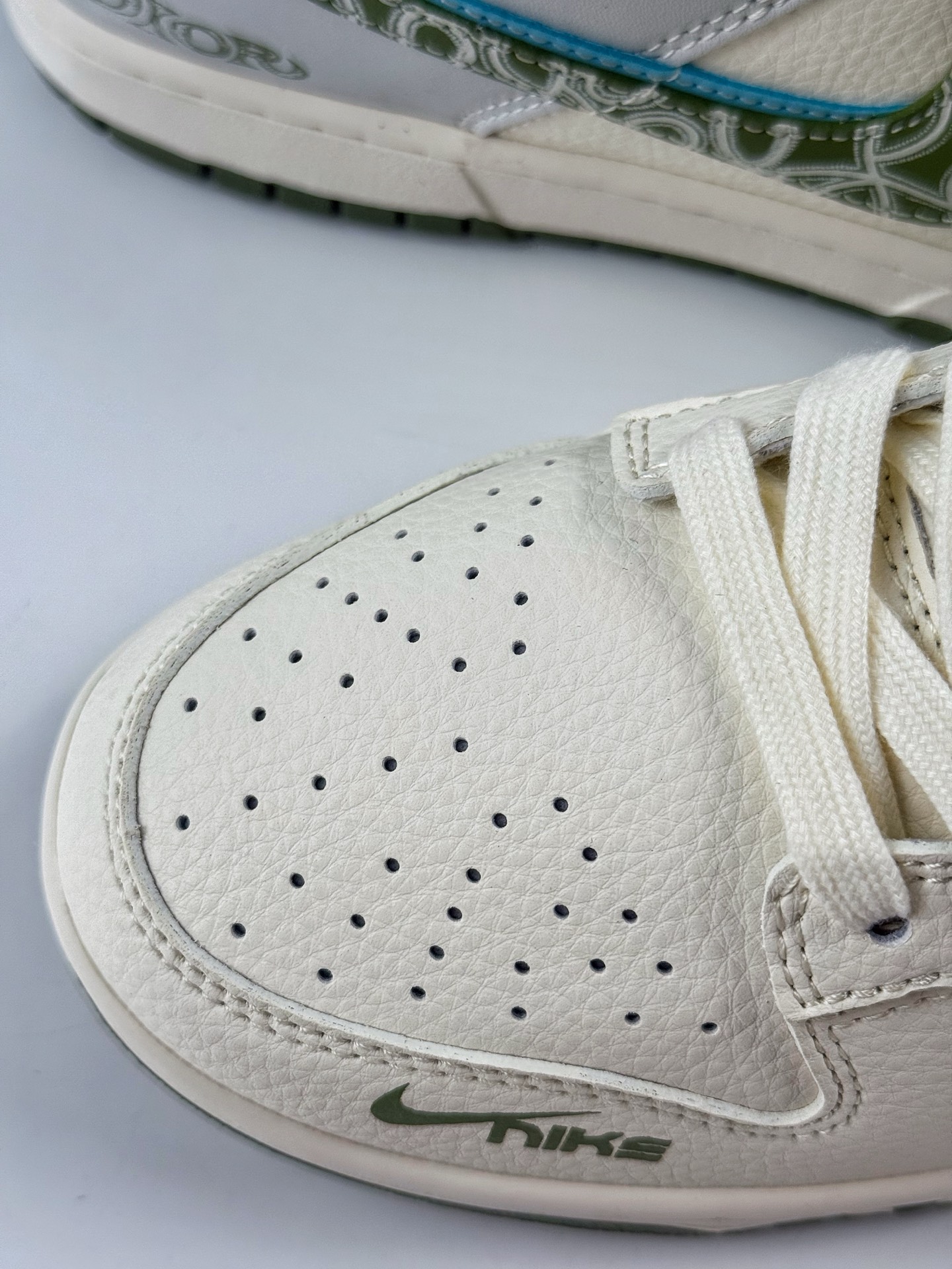Nike SB Dunk Low x DIOR 白绿双勾小勾 HS2506-220