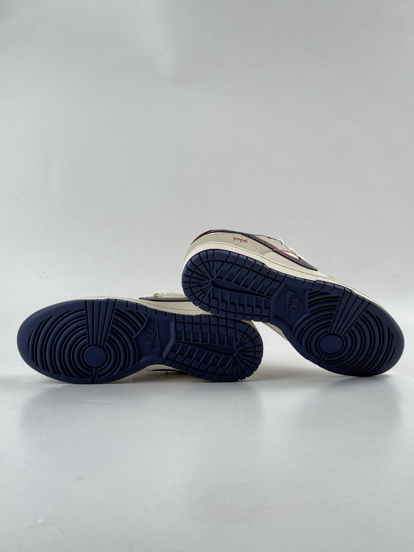 Nike SB Dunk Low x GUCCI 米白小勾 HS2506-217