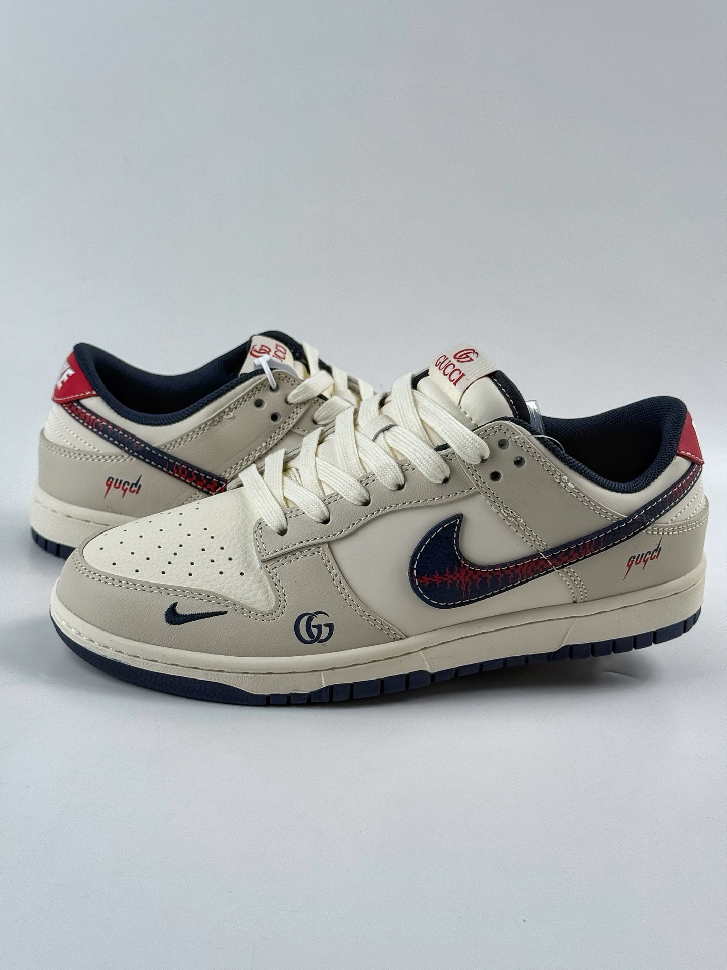 Nike SB Dunk Low x GUCCI 米白小勾 HS2506-217