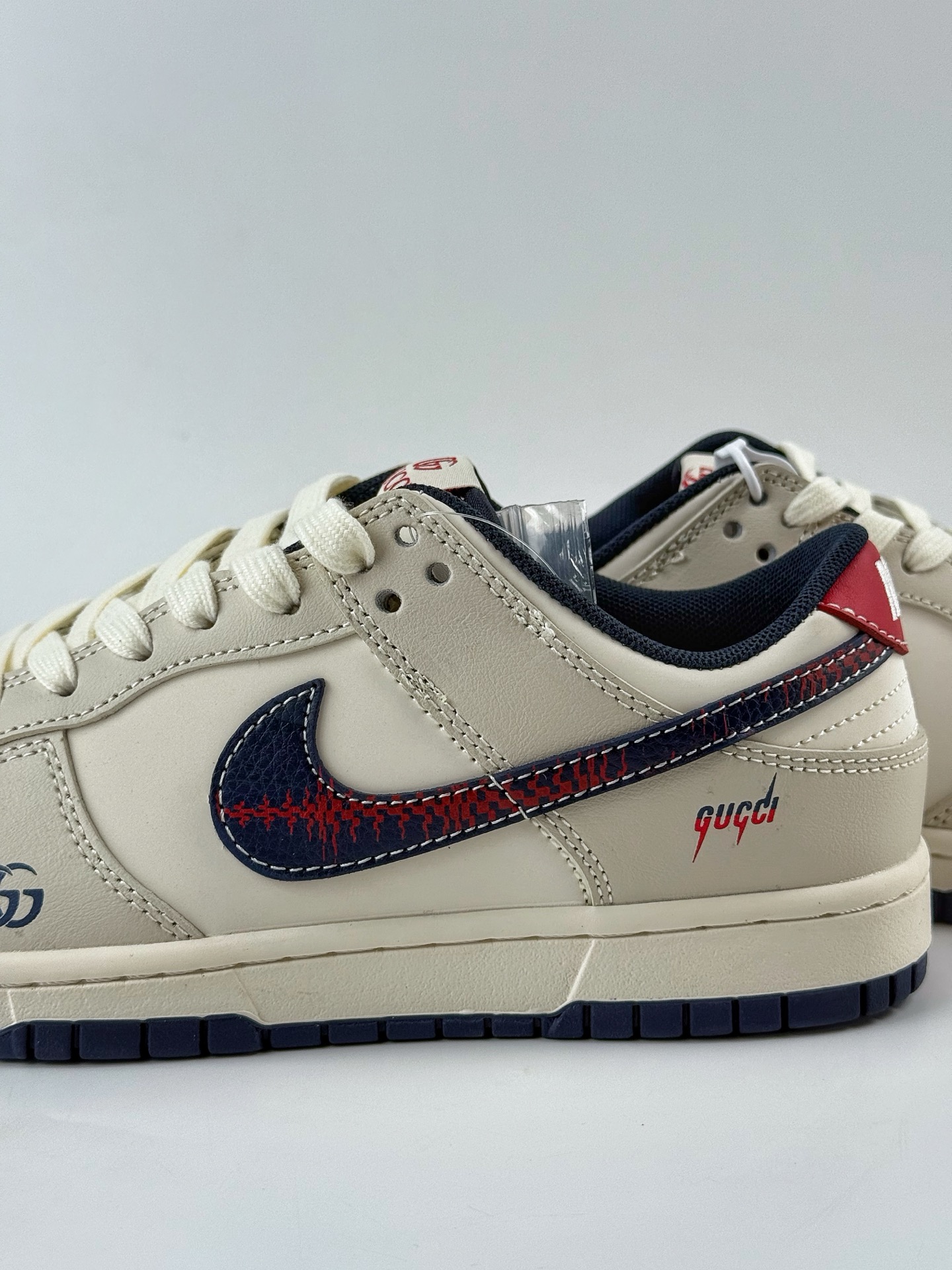 Nike SB Dunk Low x GUCCI 米白小勾 HS2506-217