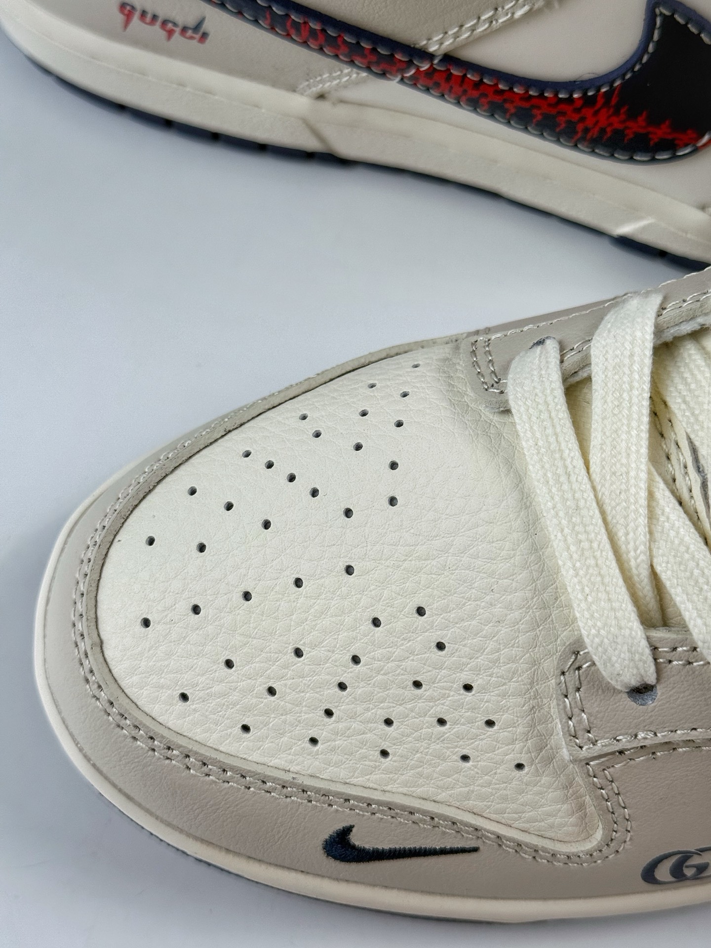 Nike SB Dunk Low x GUCCI 米白小勾 HS2506-217