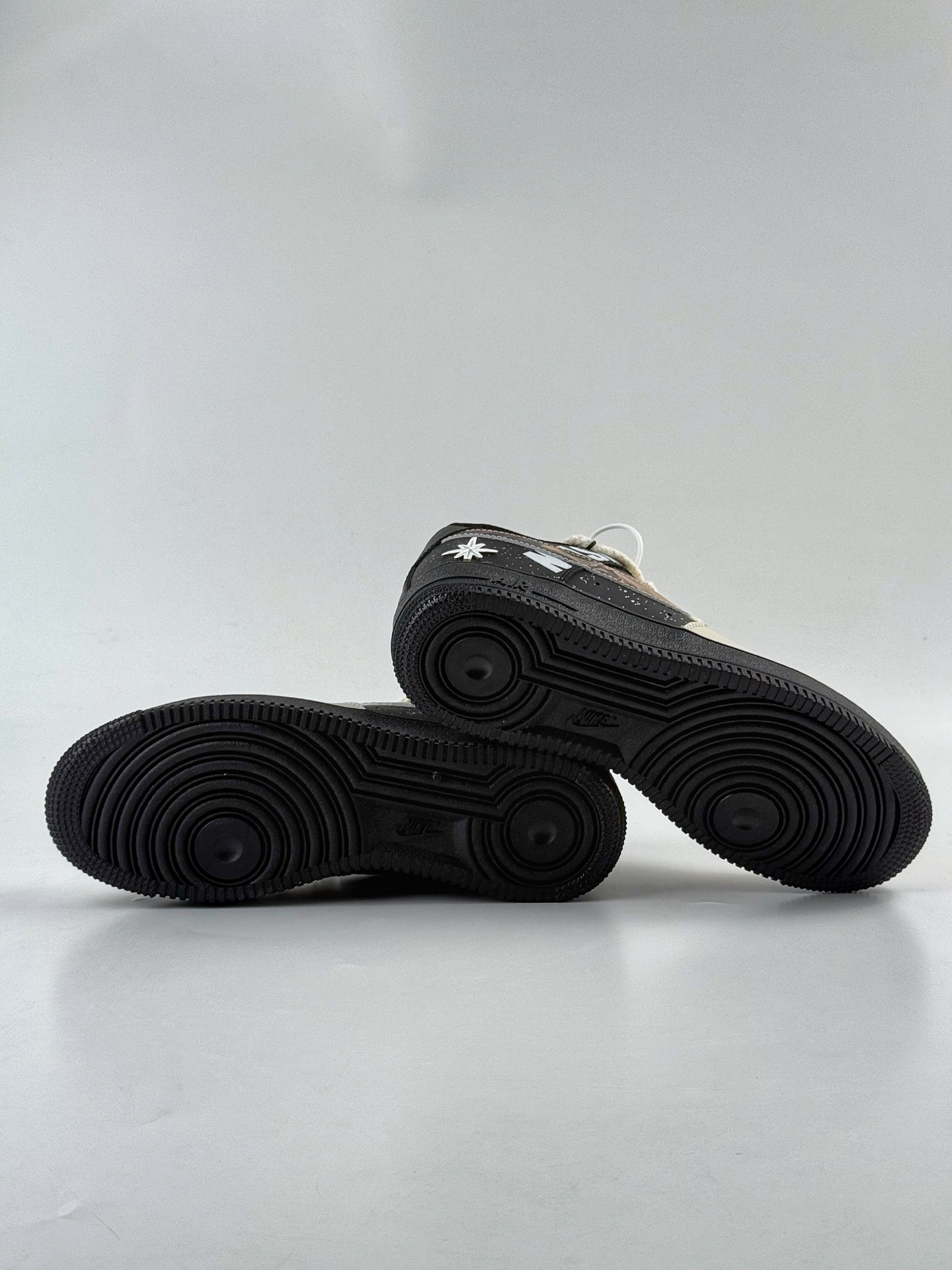 Nike Air Force 1 Low 07 科幻系列 皮革 黑武士 遨游木星 黑米 DX2920-001