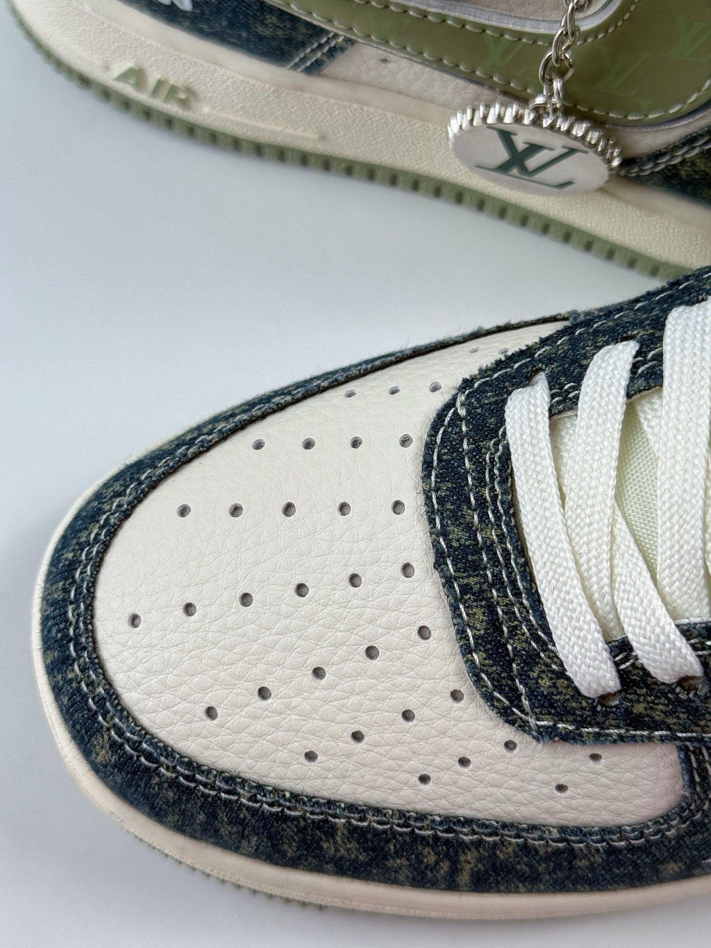 220 Nike Air Force 1 Low 07 x Louis Vuitton 黑白绿 DX1888-098-Chinese UA Cheap High Quatity Brand Clothes Bags handbags Sneakers wholesale wholesaler seller from China Factory suppliers Fashion Clothing Shoes best Quality Beautiful Price 220 Nike Air Force 1 Low 07 x Louis Vuitton 黑白绿 DX1888-098