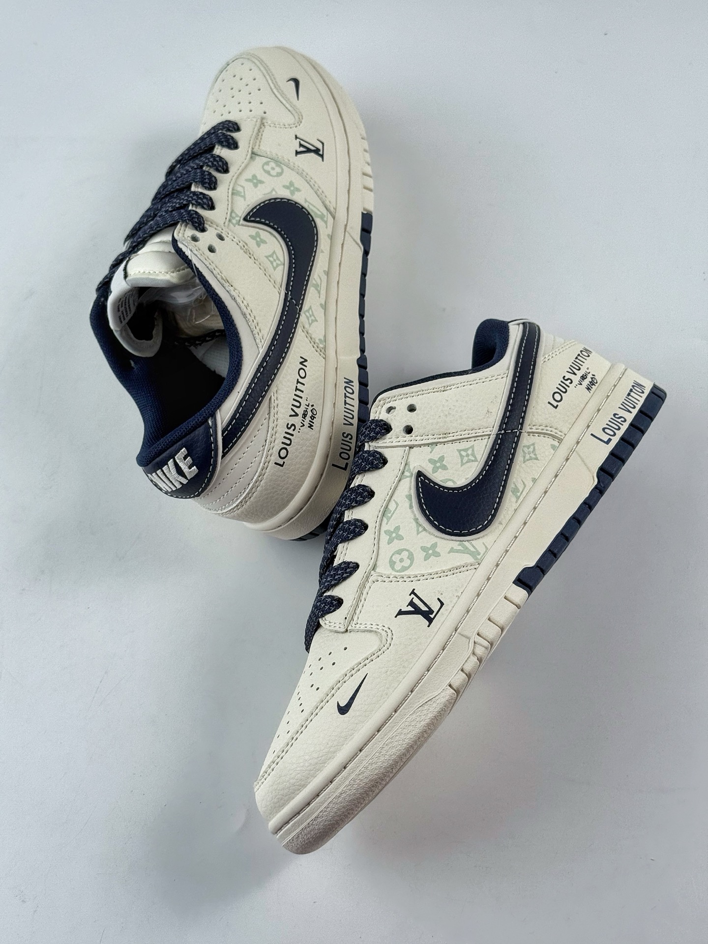 Nike SB Dunk Low x Louis Vuitton 白黑小勾满天星 HT5088-610 Nike SB Dunk Low x Louis Vuitton 白黑小勾满天星 HT5088-610