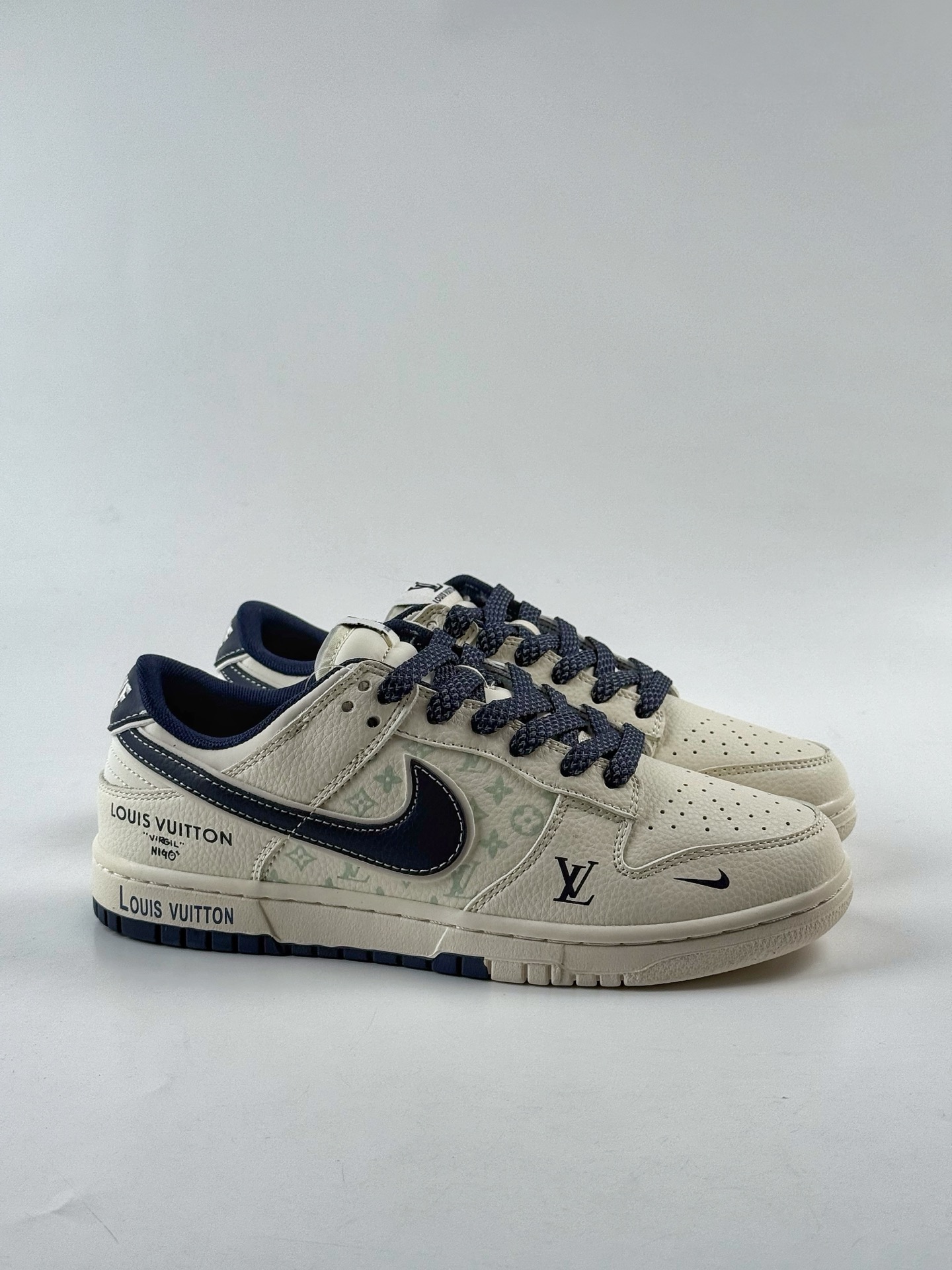 Nike SB Dunk Low x Louis Vuitton 白黑小勾满天星 HT5088-610 Nike SB Dunk Low x Louis Vuitton 白黑小勾满天星 HT5088-610