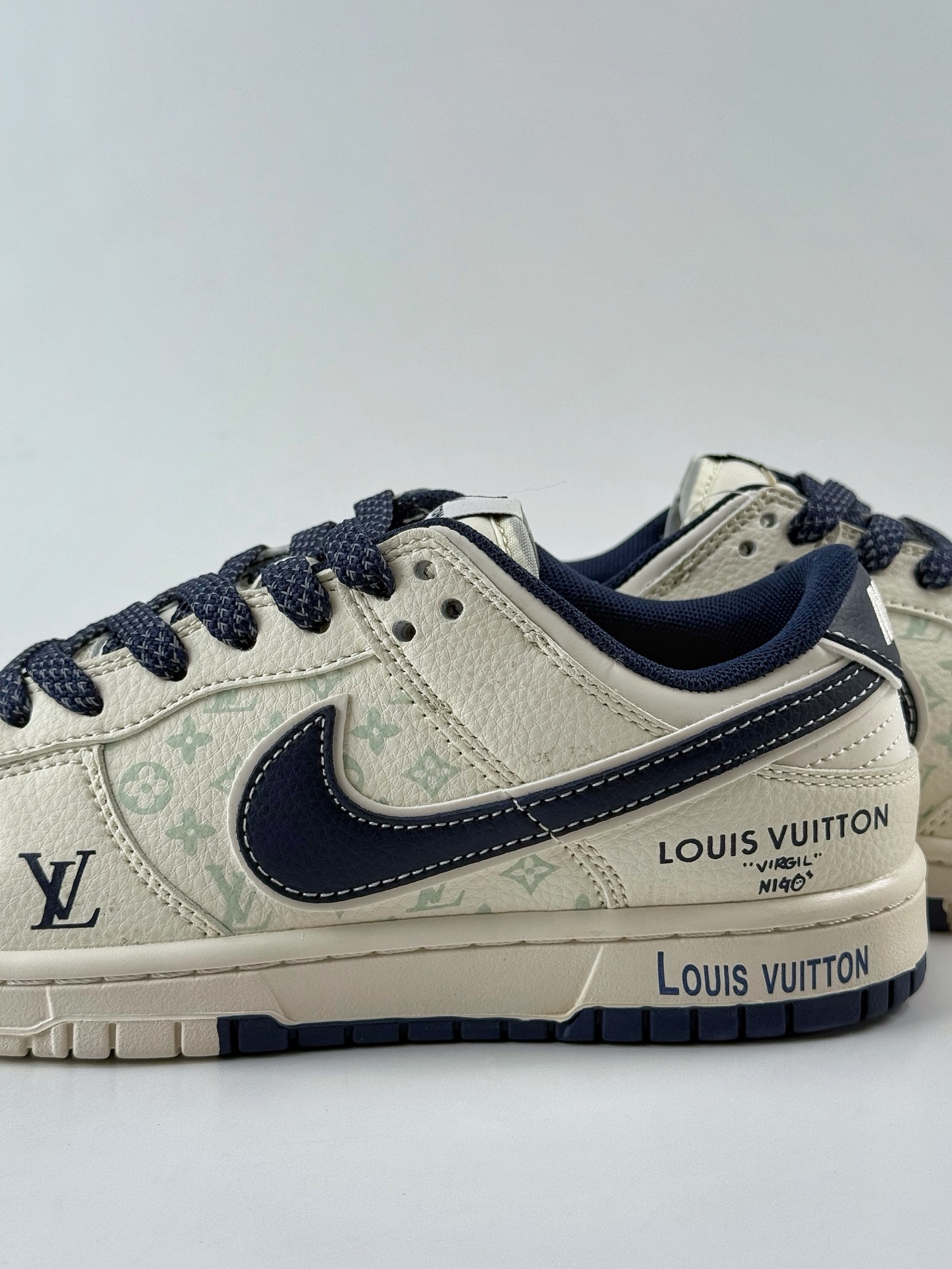 Nike SB Dunk Low x Louis Vuitton 白黑小勾满天星 HT5088-610 Nike SB Dunk Low x Louis Vuitton 白黑小勾满天星 HT5088-610