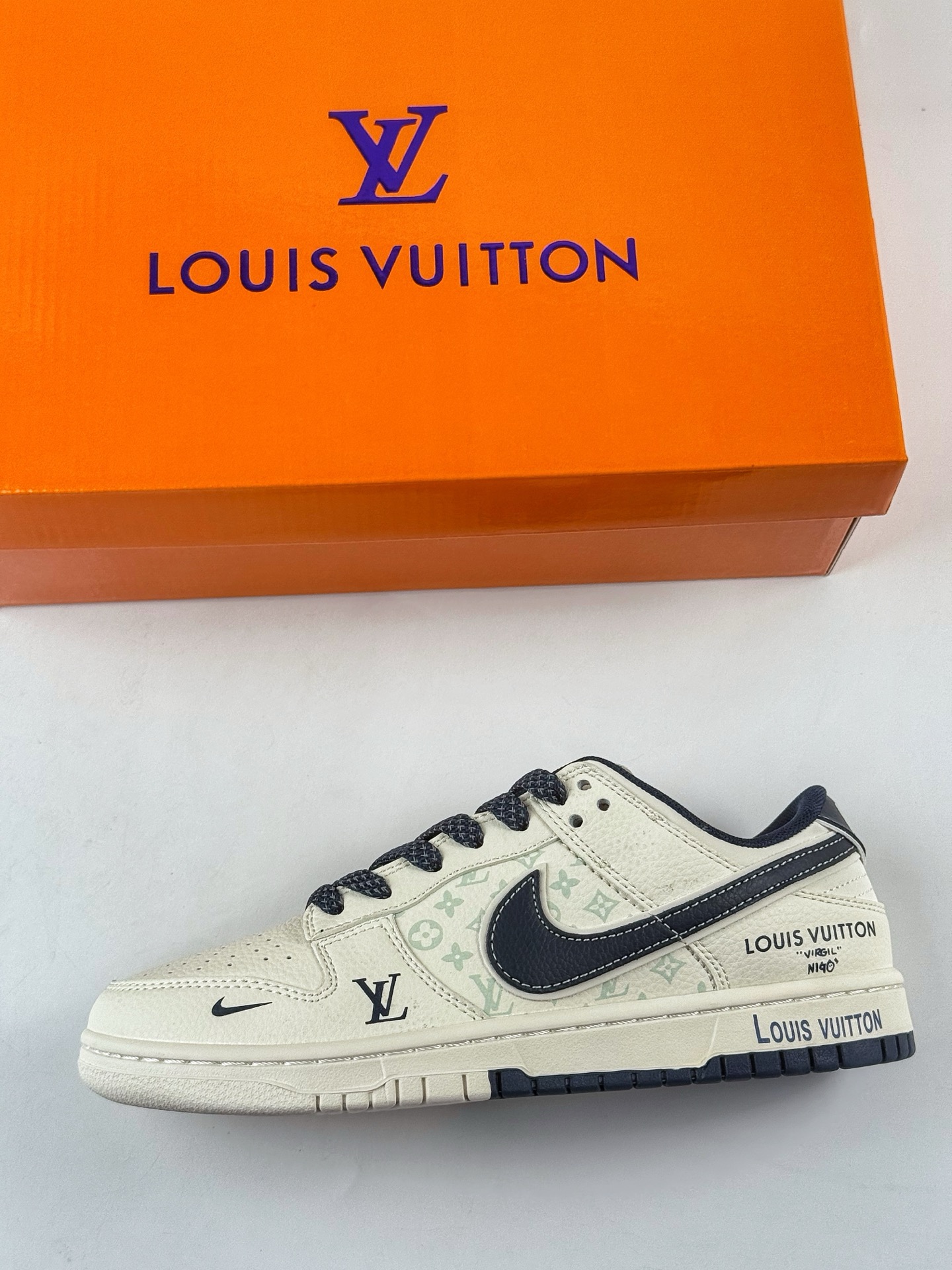 Nike SB Dunk Low x Louis Vuitton 白黑小勾满天星 HT5088-610 Nike SB Dunk Low x Louis Vuitton 白黑小勾满天星 HT5088-610