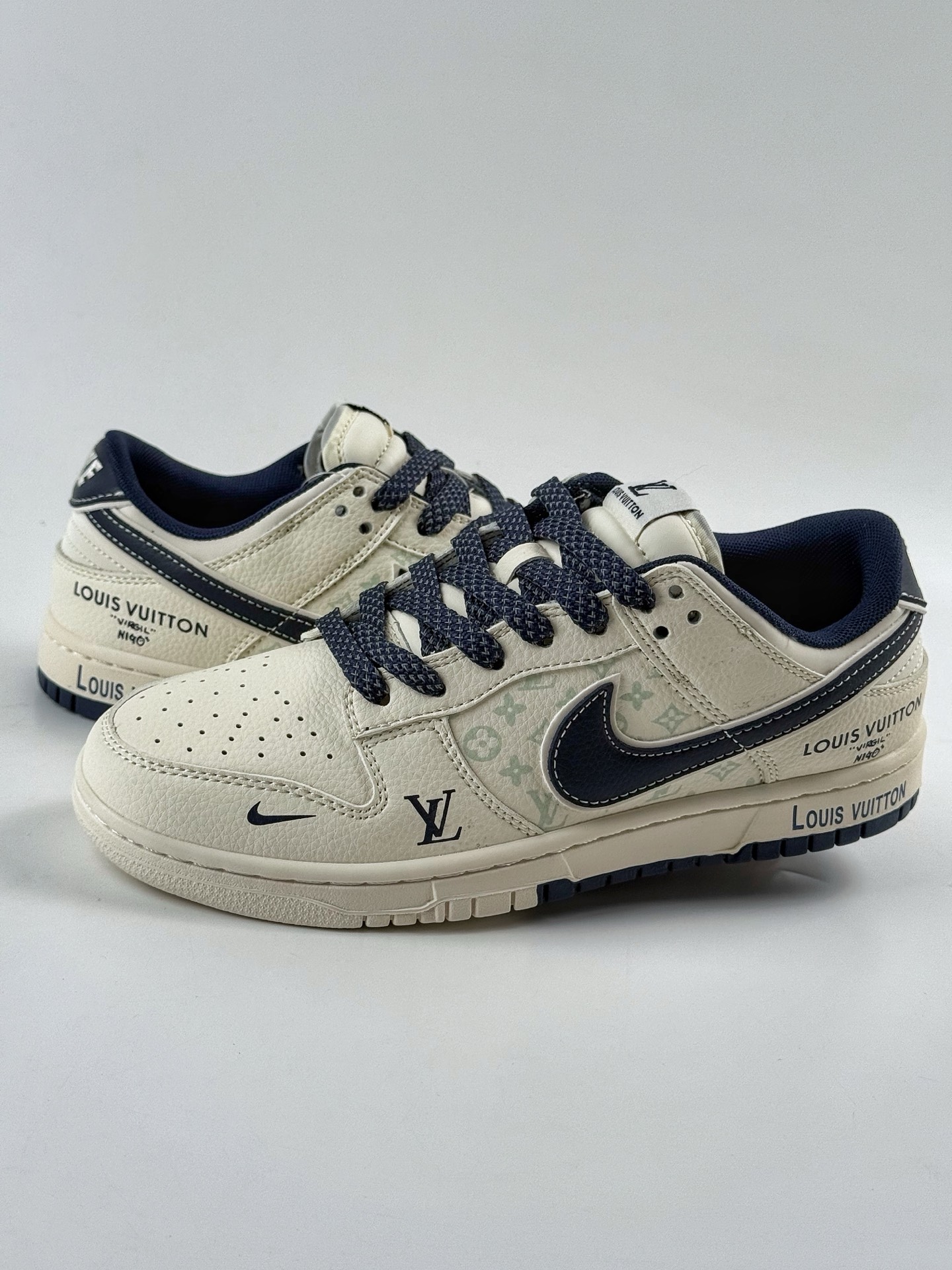 Nike SB Dunk Low x Louis Vuitton 白黑小勾满天星 HT5088-610 Nike SB Dunk Low x Louis Vuitton 白黑小勾满天星 HT5088-610