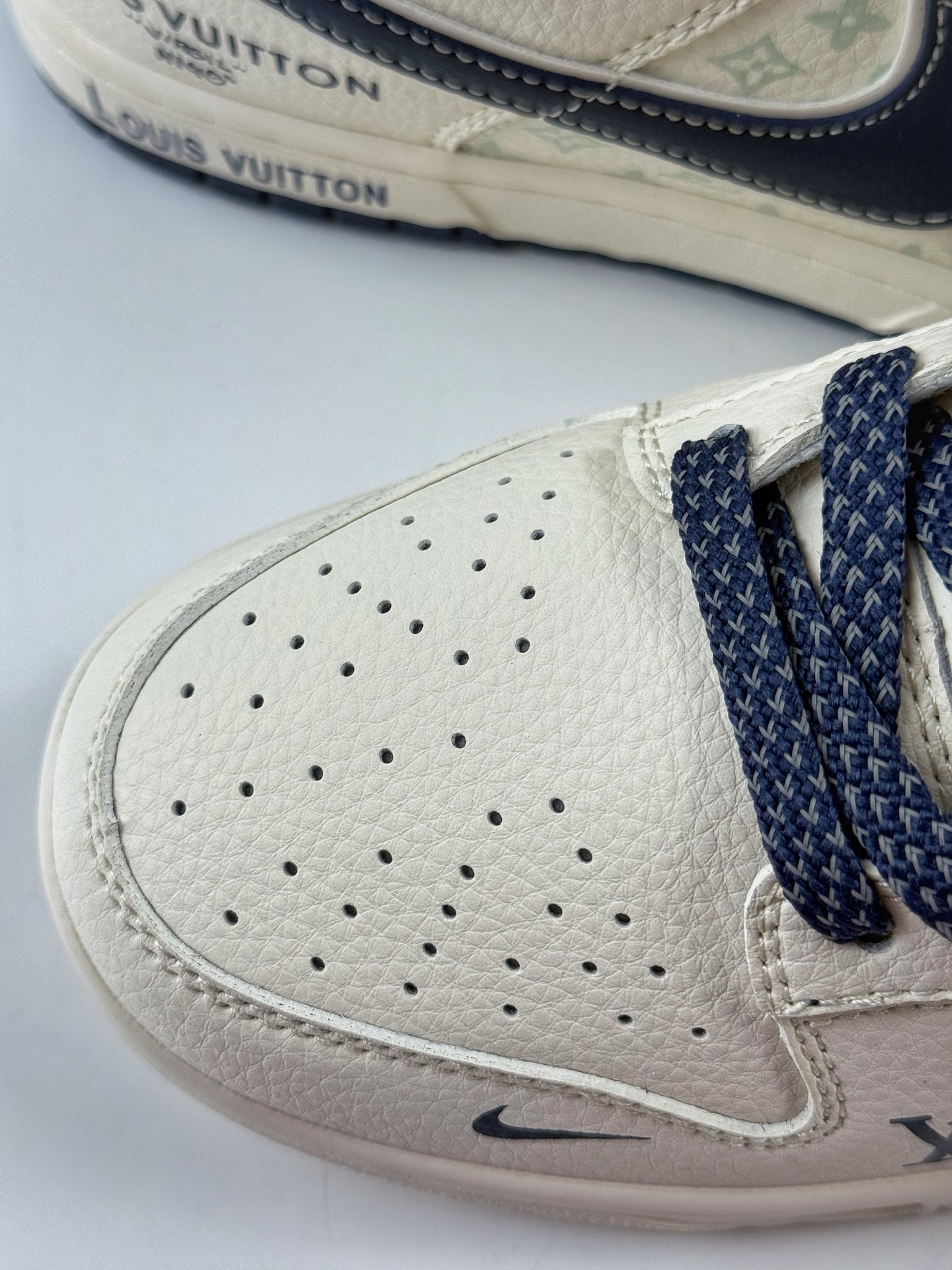 Nike SB Dunk Low x Louis Vuitton 白黑小勾满天星 HT5088-610 Nike SB Dunk Low x Louis Vuitton 白黑小勾满天星 HT5088-610