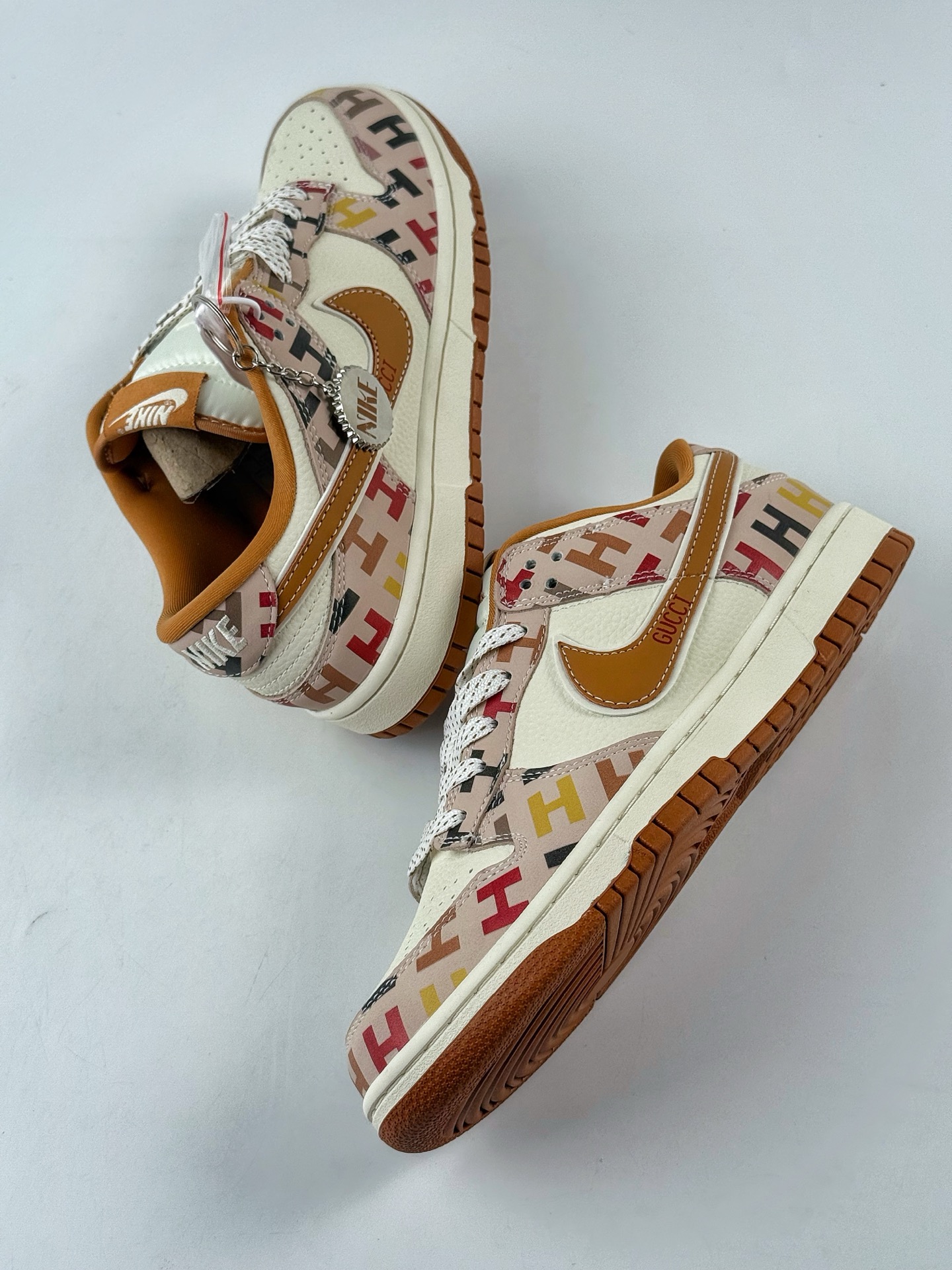 Nike SB Dunk Low x GUCCI 米棕满天星 SR8888-012 Nike SB Dunk Low x GUCCI 米棕满天星 SR8888-012