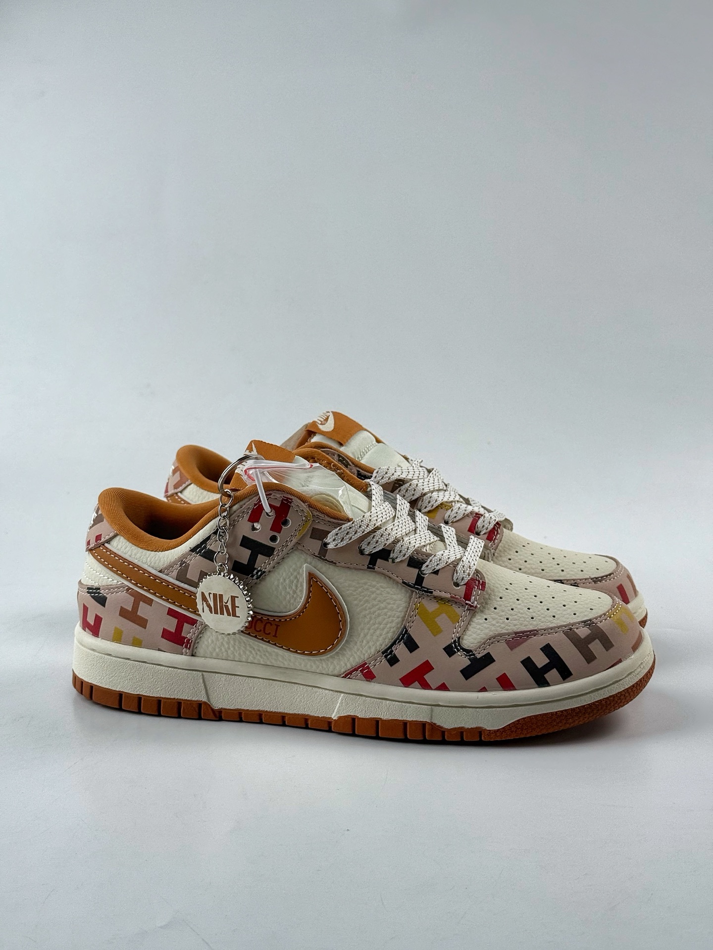 Nike SB Dunk Low x GUCCI 米棕满天星 SR8888-012 Nike SB Dunk Low x GUCCI 米棕满天星 SR8888-012