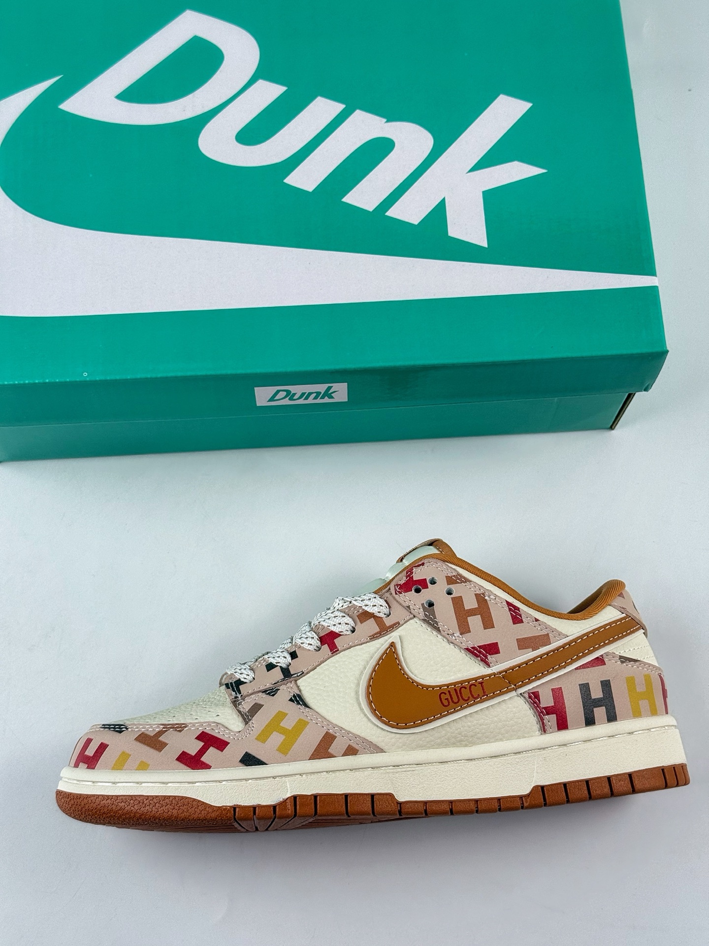 Nike SB Dunk Low x GUCCI 米棕满天星 SR8888-012 Nike SB Dunk Low x GUCCI 米棕满天星 SR8888-012