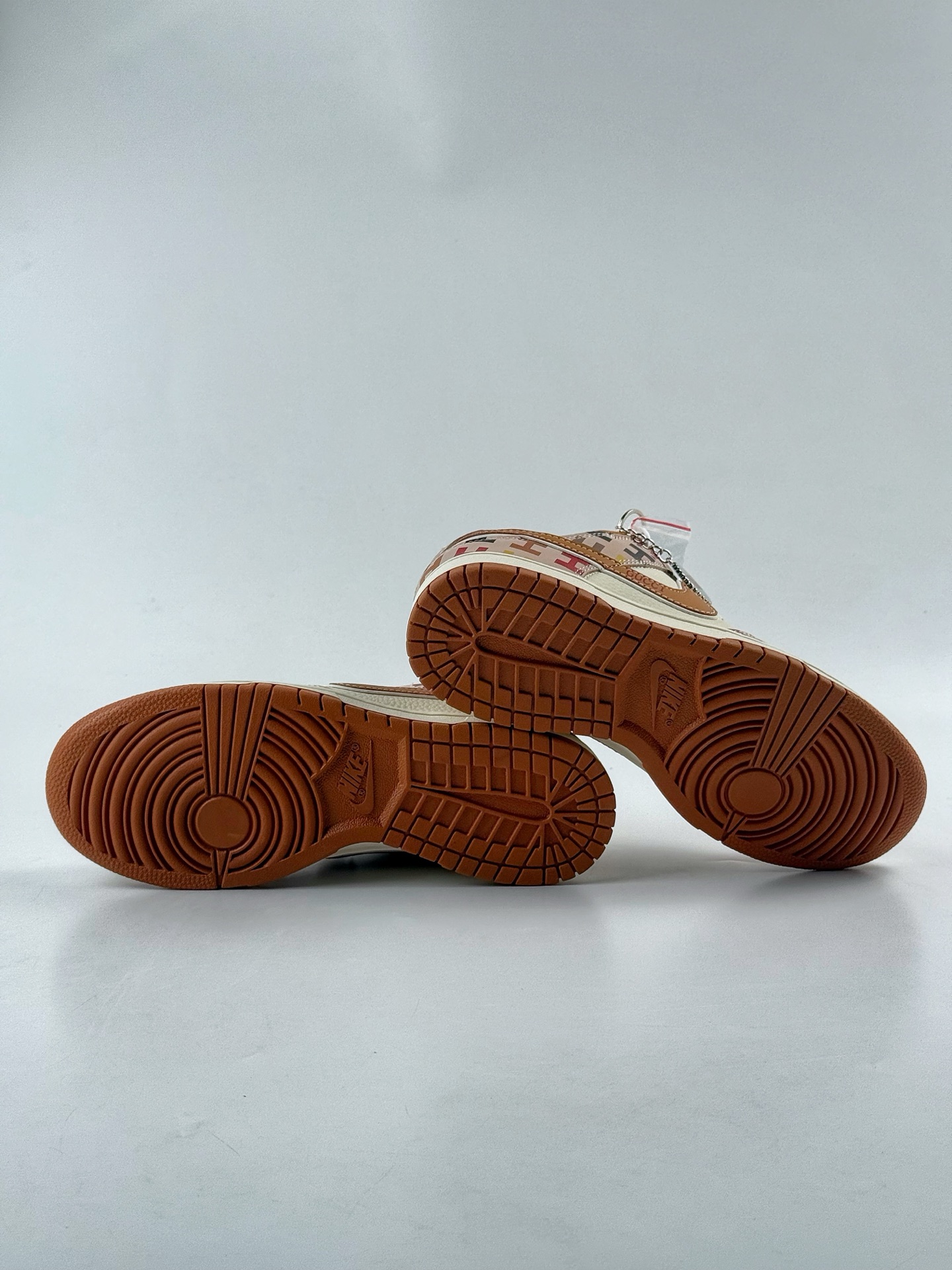 Nike SB Dunk Low x GUCCI 米棕满天星 SR8888-012 Nike SB Dunk Low x GUCCI 米棕满天星 SR8888-012