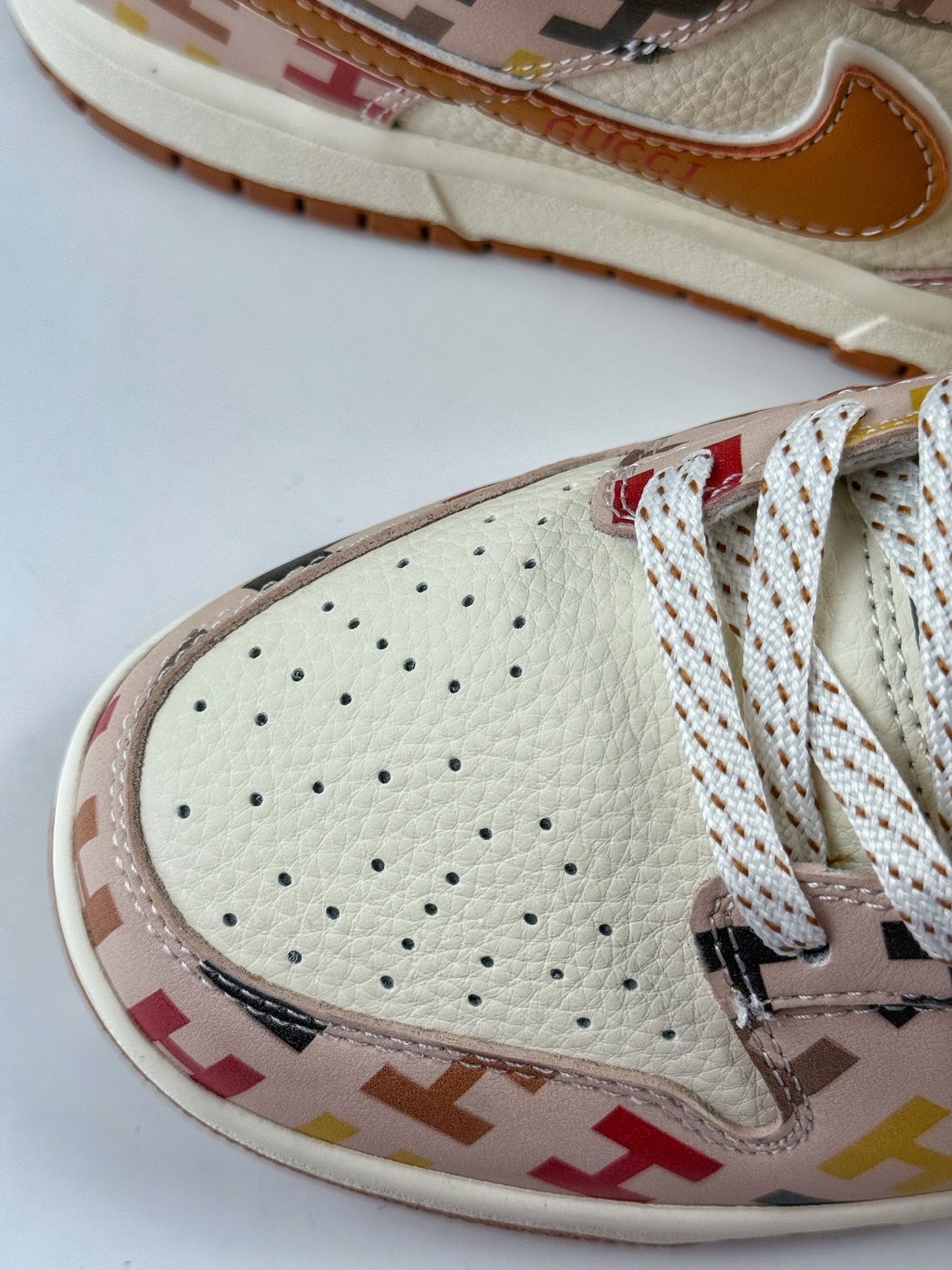 Nike SB Dunk Low x GUCCI 米棕满天星 SR8888-012 Nike SB Dunk Low x GUCCI 米棕满天星 SR8888-012