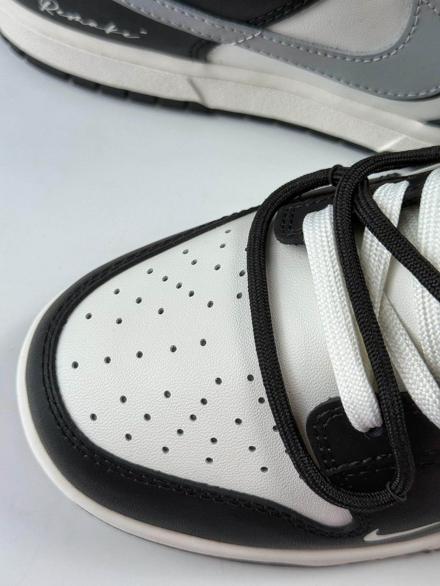 Nike SB Dunk Low 星陨之砬 黑白灰小勾 BG0518-092