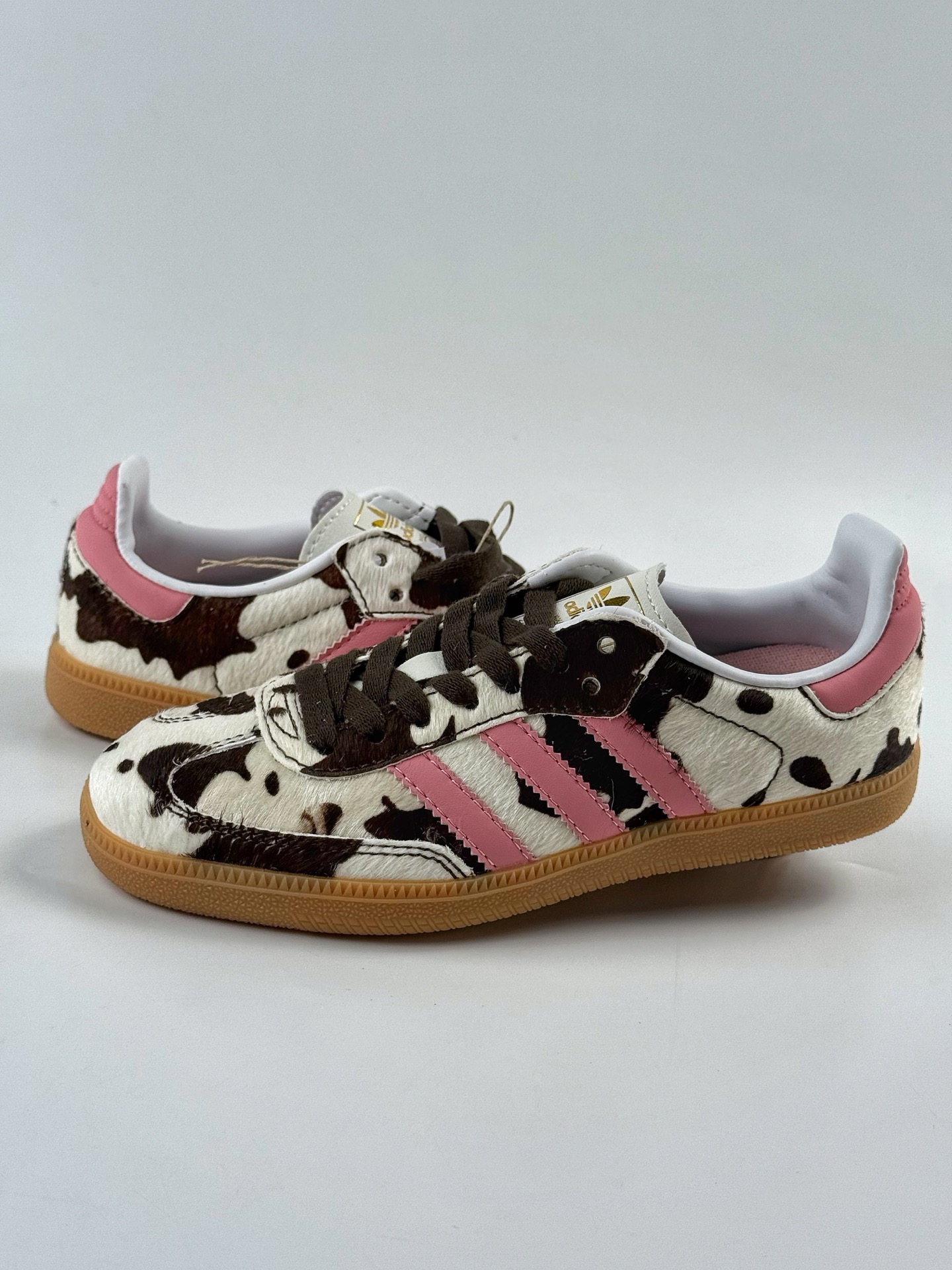 Adidas Samba 休闲板鞋 该鞋款鞋面采用多种材料拼接(缝/车线) KK2239