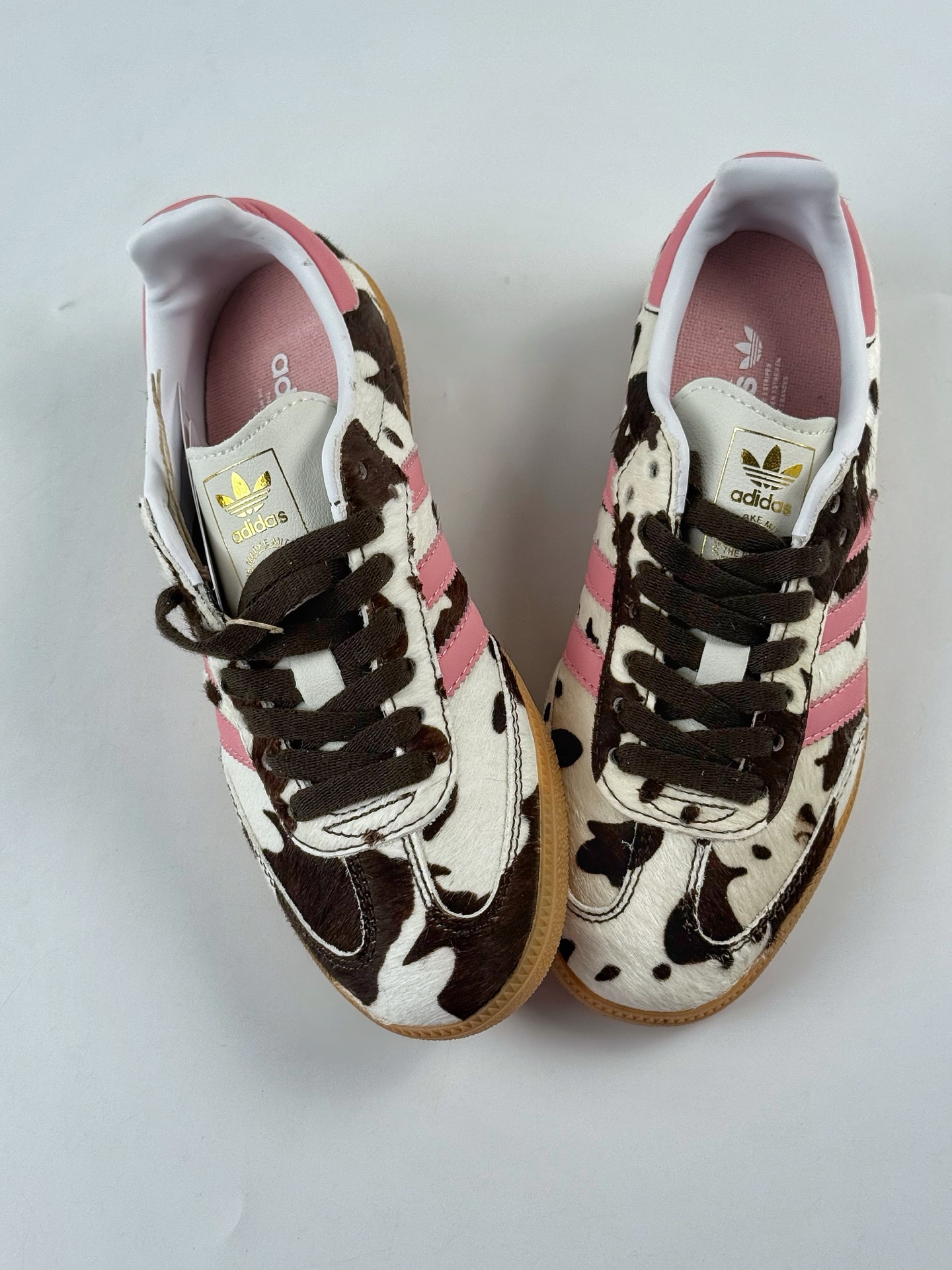 Adidas Samba 休闲板鞋 该鞋款鞋面采用多种材料拼接(缝/车线) KK2239