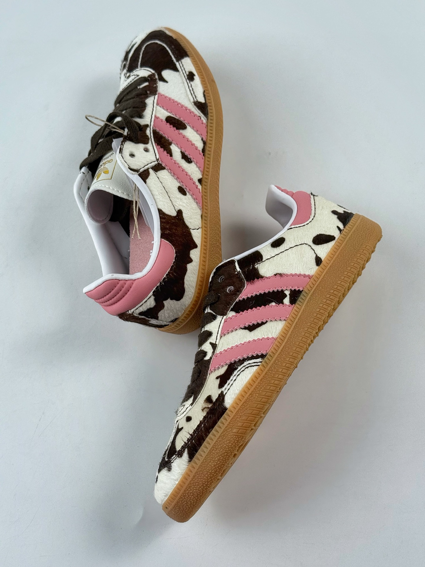 Adidas Samba 休闲板鞋 该鞋款鞋面采用多种材料拼接(缝/车线) KK2239