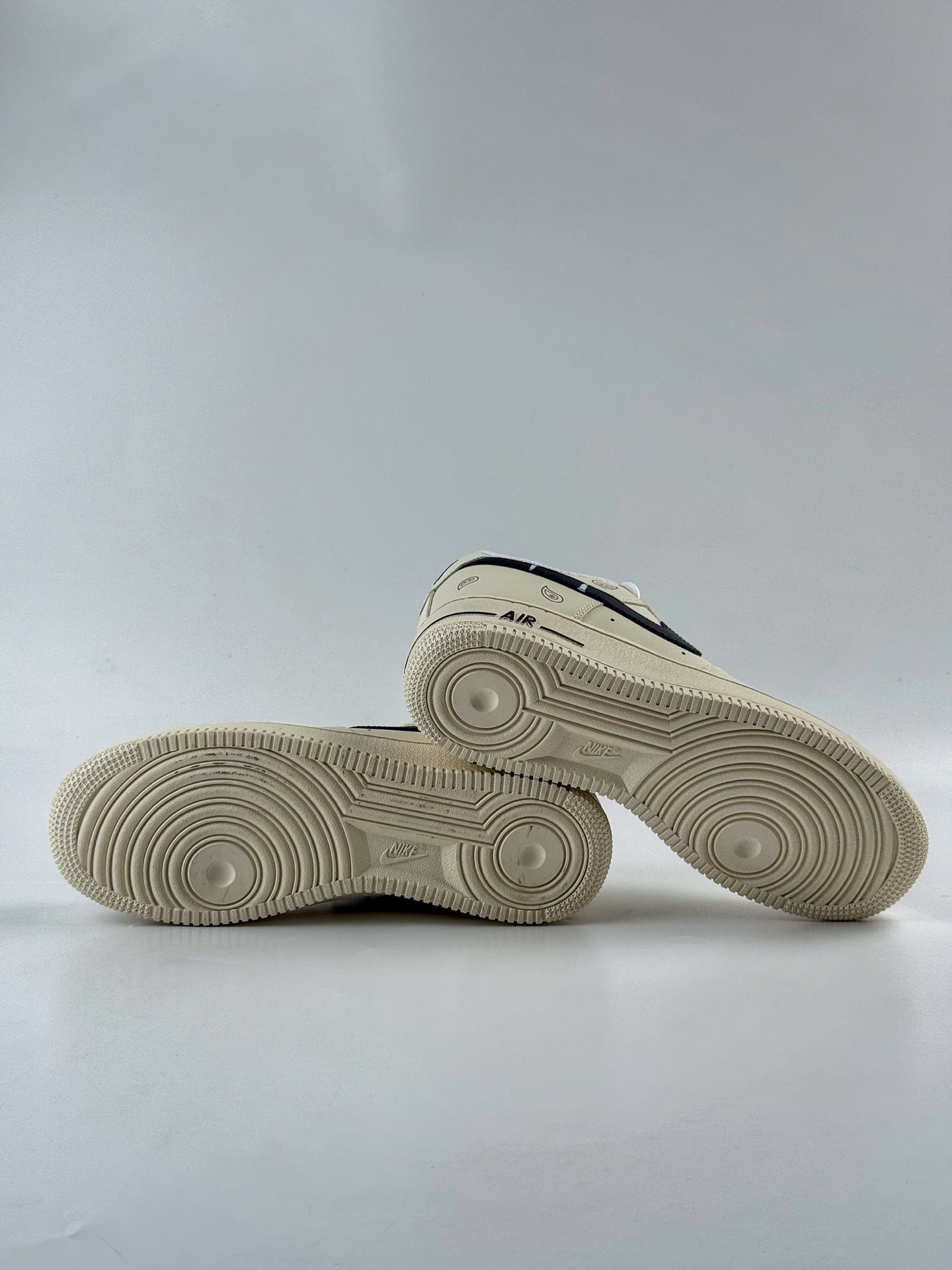 Nike Air Force 1 Low 07 佩斯利 皮革 WS 浸染涂鸦 米白 DD8959-100