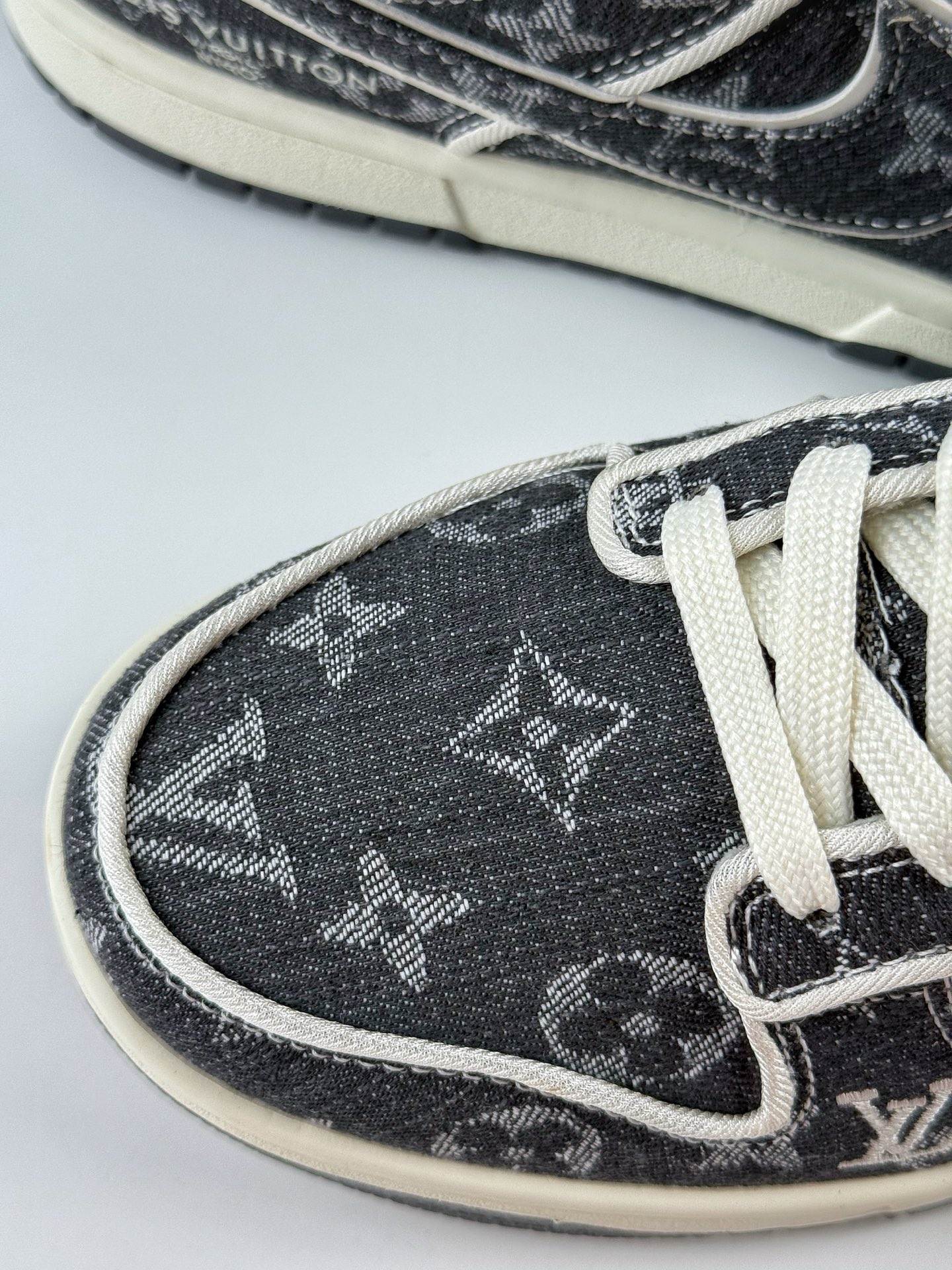 NIKE SB Dunk Low RETRO x Louis Vuitton 黑白牛仔 SC0601-470