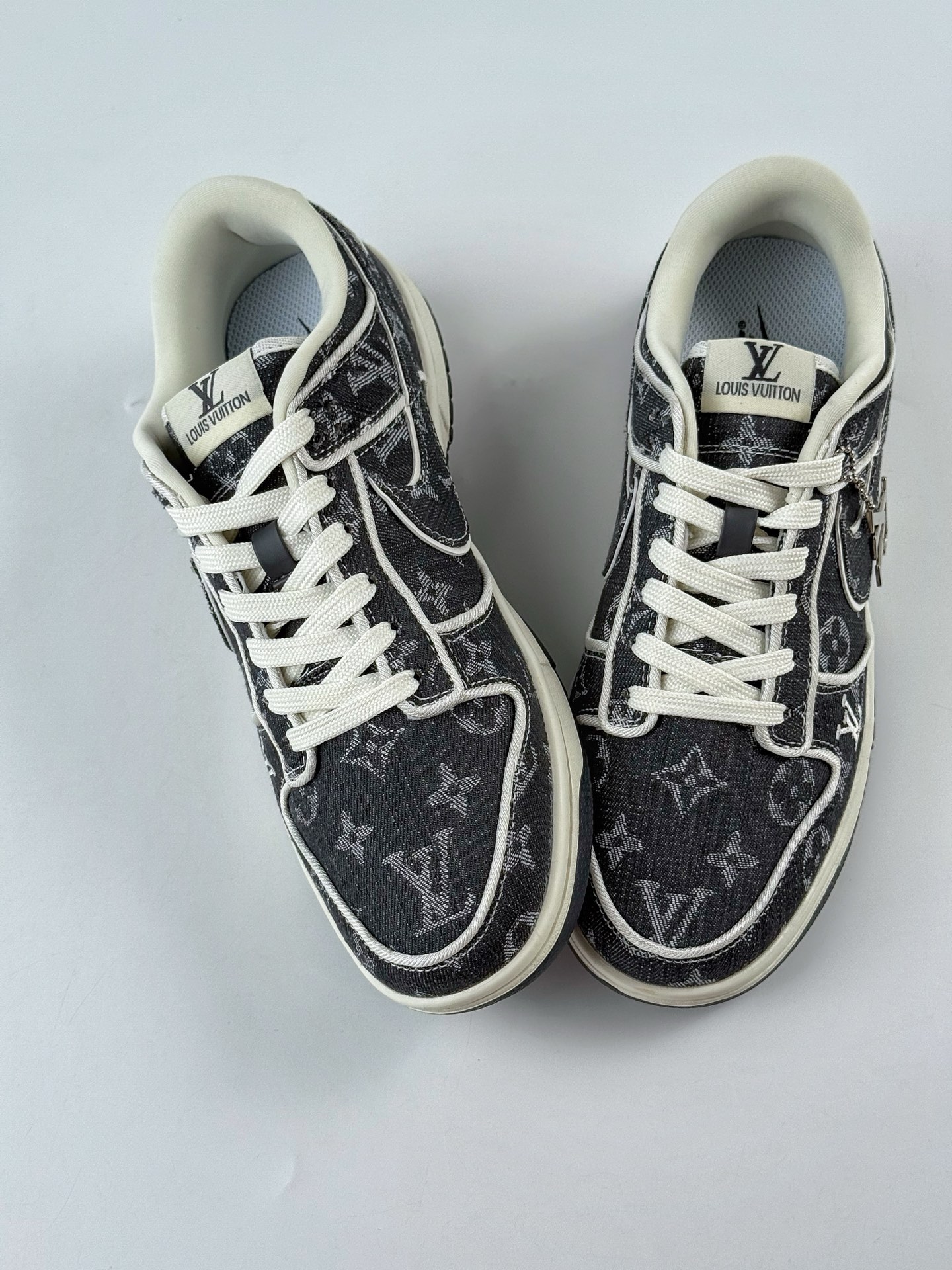 NIKE SB Dunk Low RETRO x Louis Vuitton 黑白牛仔 SC0601-470