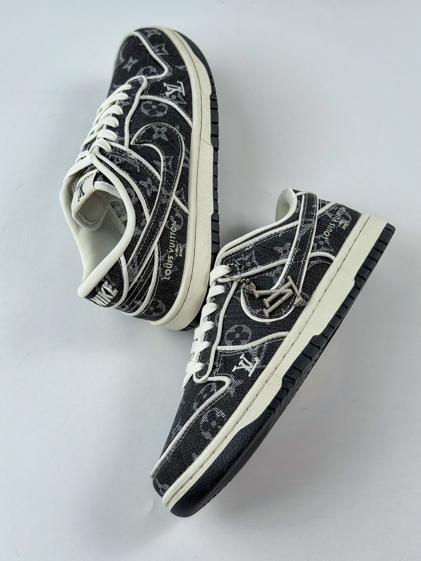 NIKE SB Dunk Low RETRO x Louis Vuitton 黑白牛仔 SC0601-470