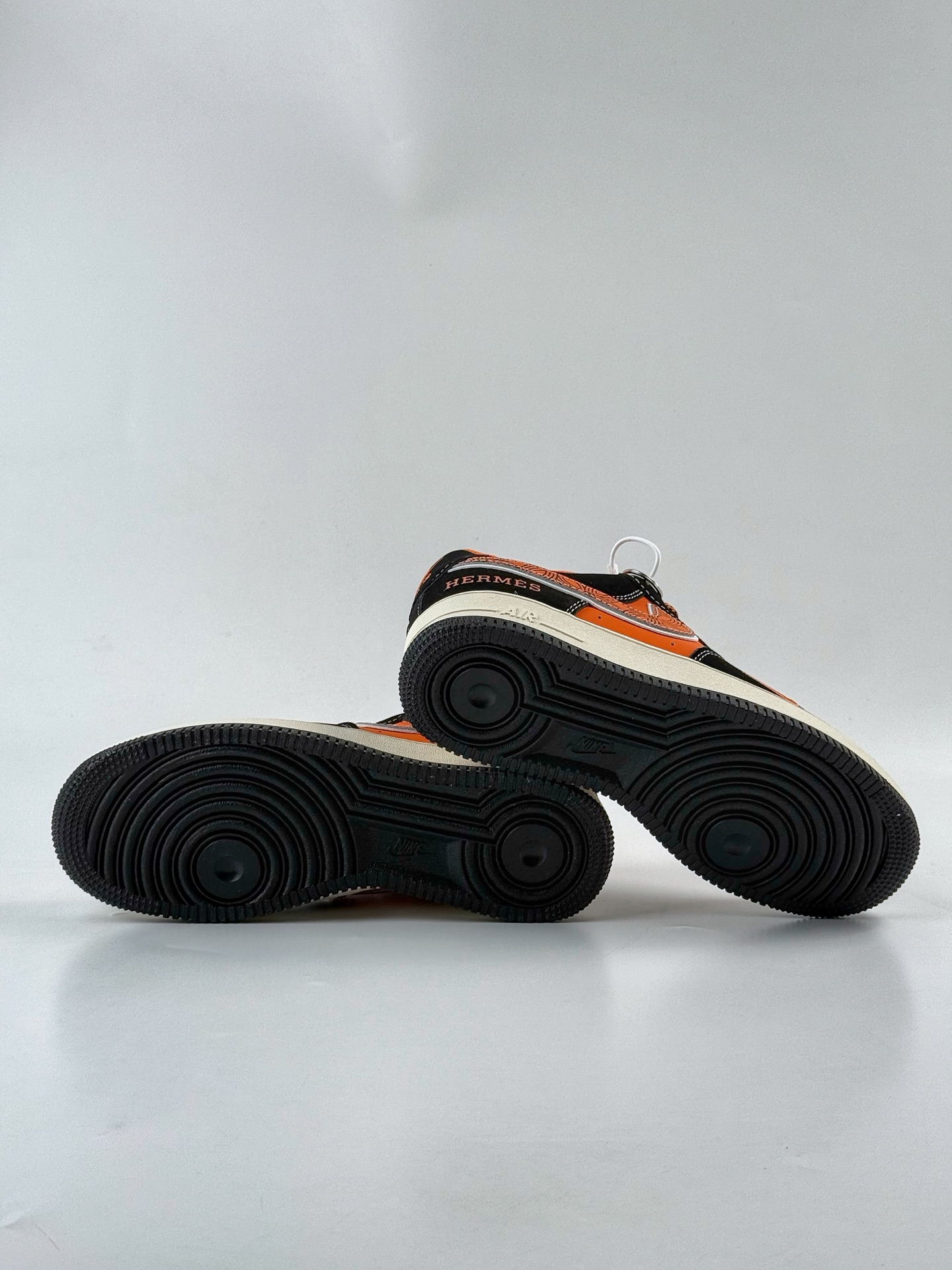 Nike Air Force 1 Low 07 x HERMES 黑橙小勾满天星 XL1979-112-High Quatity Cheap Brand wholesale wholesaler seller Clothes Bags handbags Sneakers Top Fashion Clothing Shoes from China Factory Chinese suppliers best Quality Beautiful Price Nike Air Force 1 Low 07 x HERMES 黑橙小勾满天星 XL1979-112