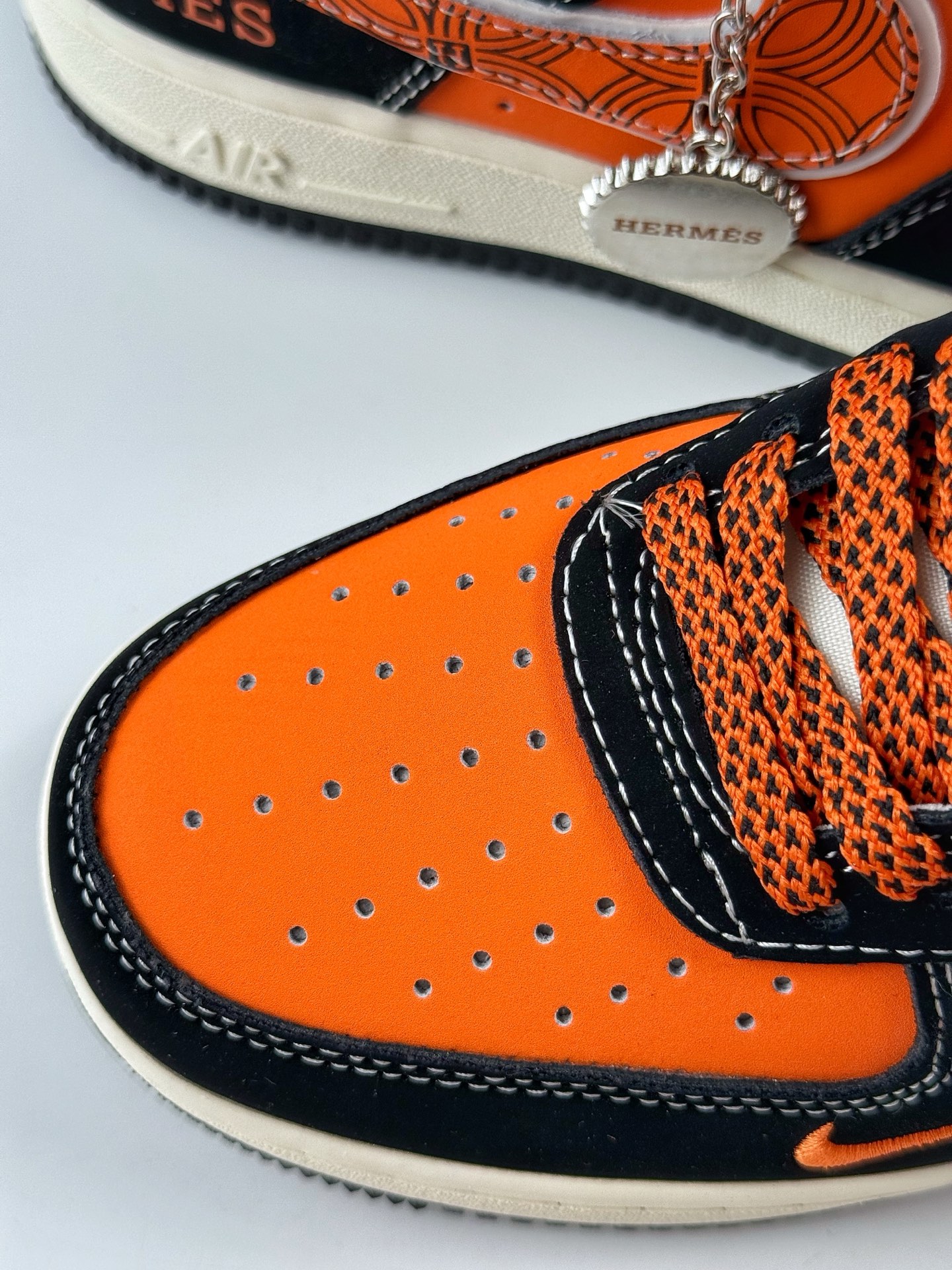 Nike Air Force 1 Low 07 x HERMES 黑橙小勾满天星 XL1979-112-High Quatity Cheap Brand wholesale wholesaler seller Clothes Bags handbags Sneakers Top Fashion Clothing Shoes from China Factory Chinese suppliers best Quality Beautiful Price Nike Air Force 1 Low 07 x HERMES 黑橙小勾满天星 XL1979-112