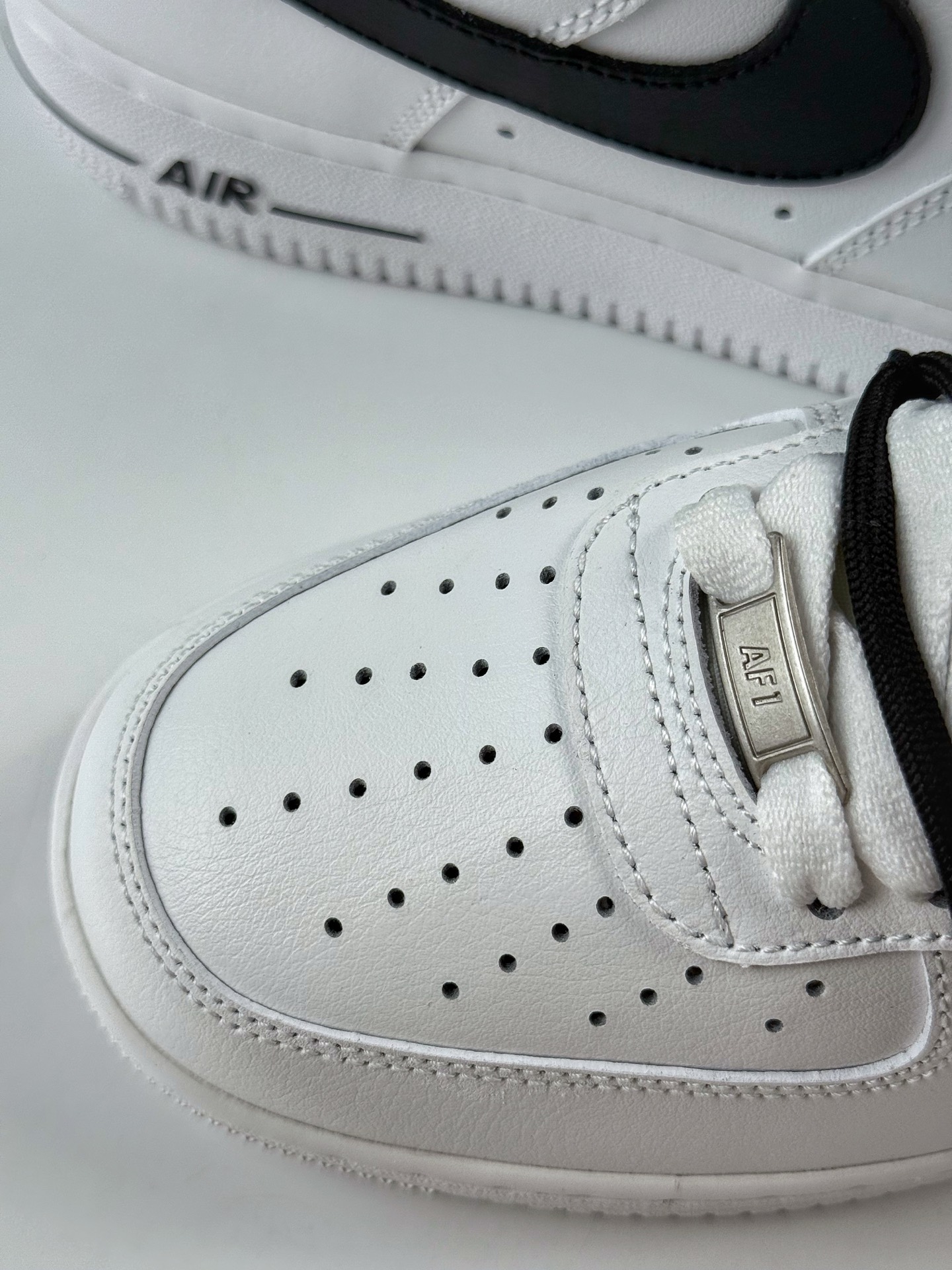 Nike Air Force 1 Low 07 白黑绑带 CW2288-111