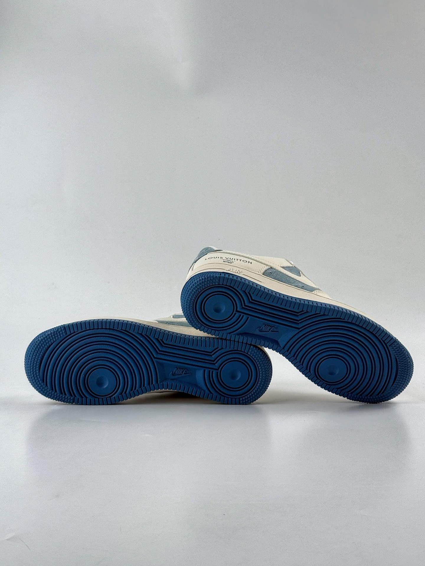 Nike Air Force 1 Low 07 x Louis Vuitton 白蓝 XD2588-606