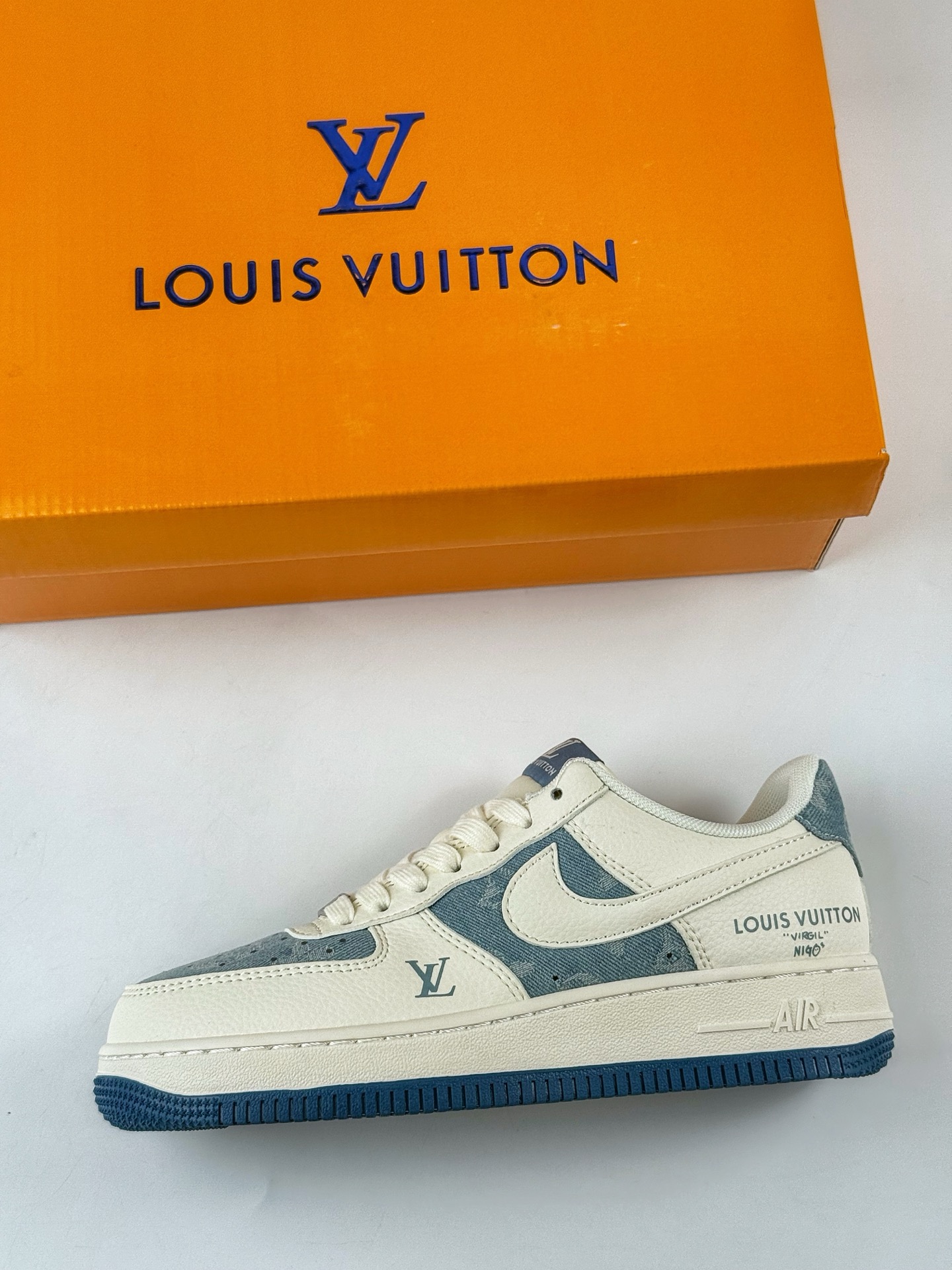 Nike Air Force 1 Low 07 x Louis Vuitton 白蓝 XD2588-606