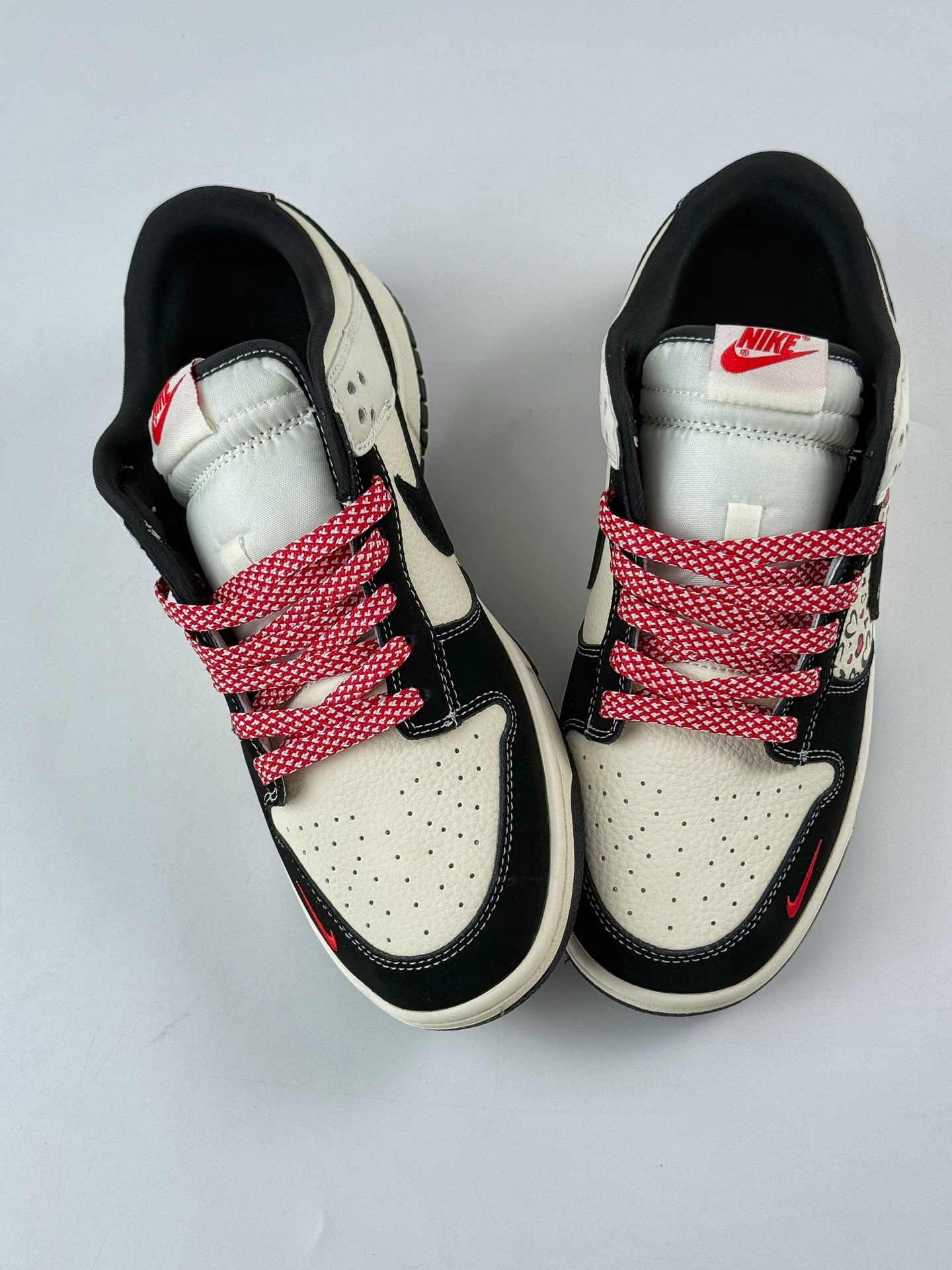 Nike SB Dunk Low 十字架 黑白红小勾满天星 SR8888-011