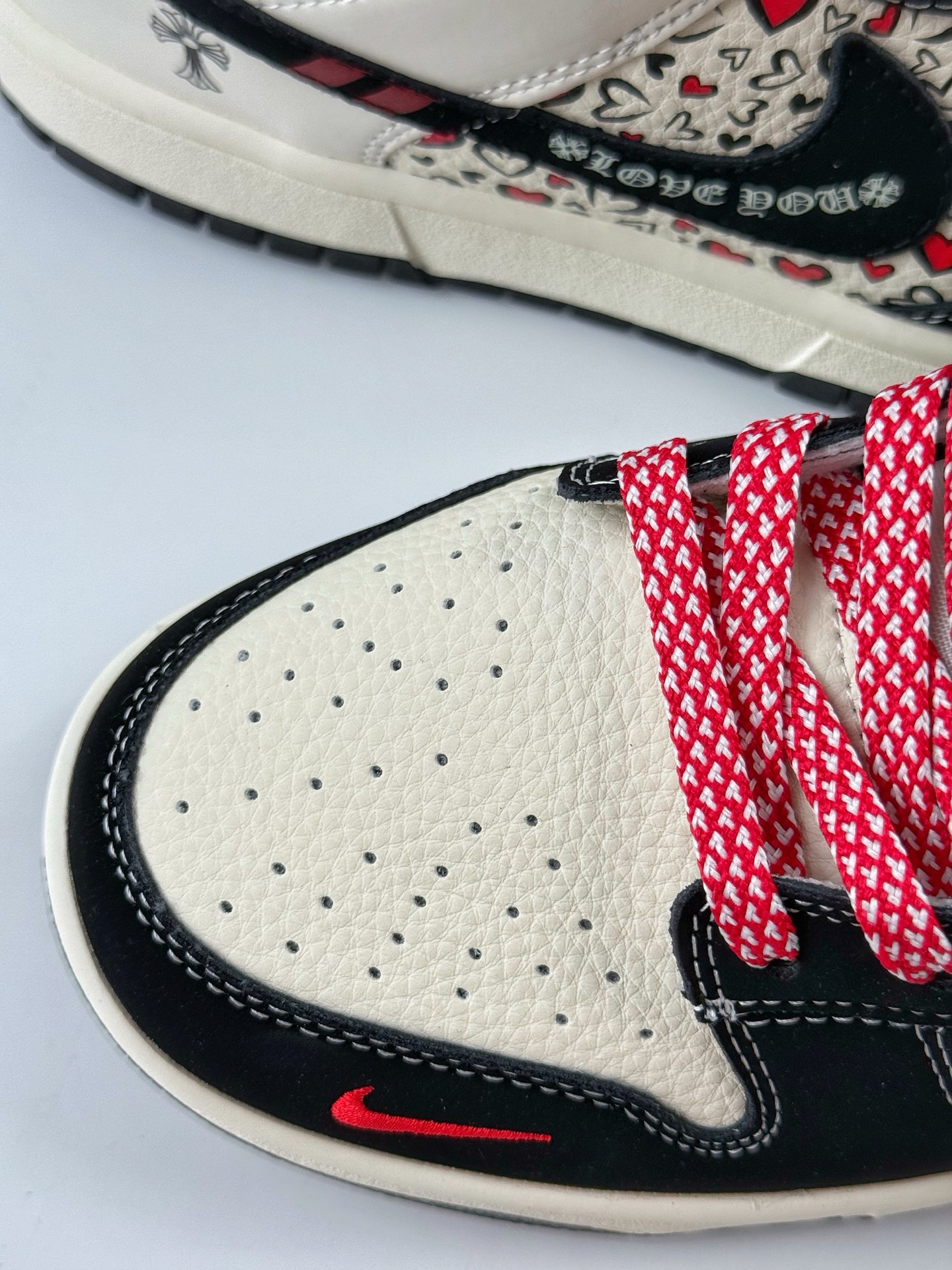 Nike SB Dunk Low 十字架 黑白红小勾满天星 SR8888-011