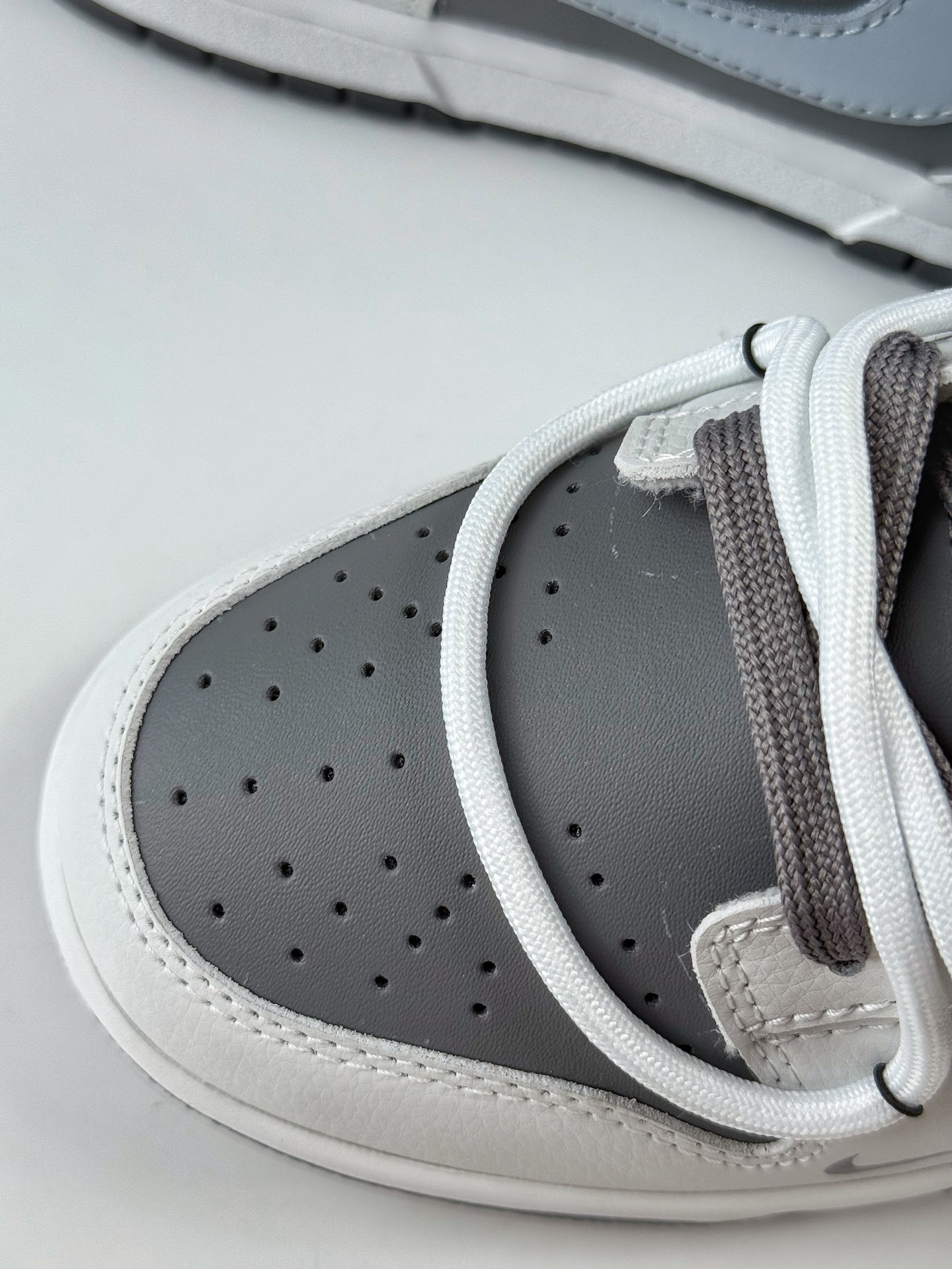 Nike SB Dunk Low 灰白小勾 GB0528-110