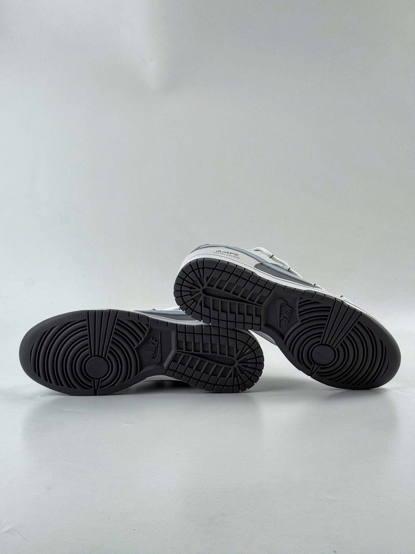 Nike SB Dunk Low 灰白小勾 GB0528-110