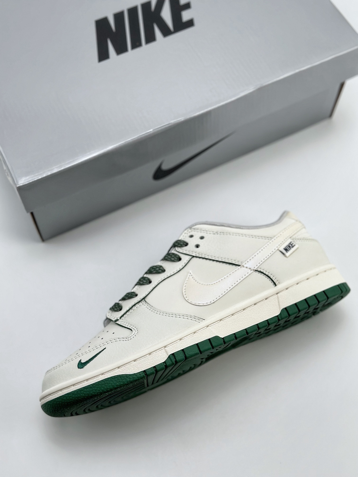 Nike SB Dunk Low Pearlescent Green KK0517-006
