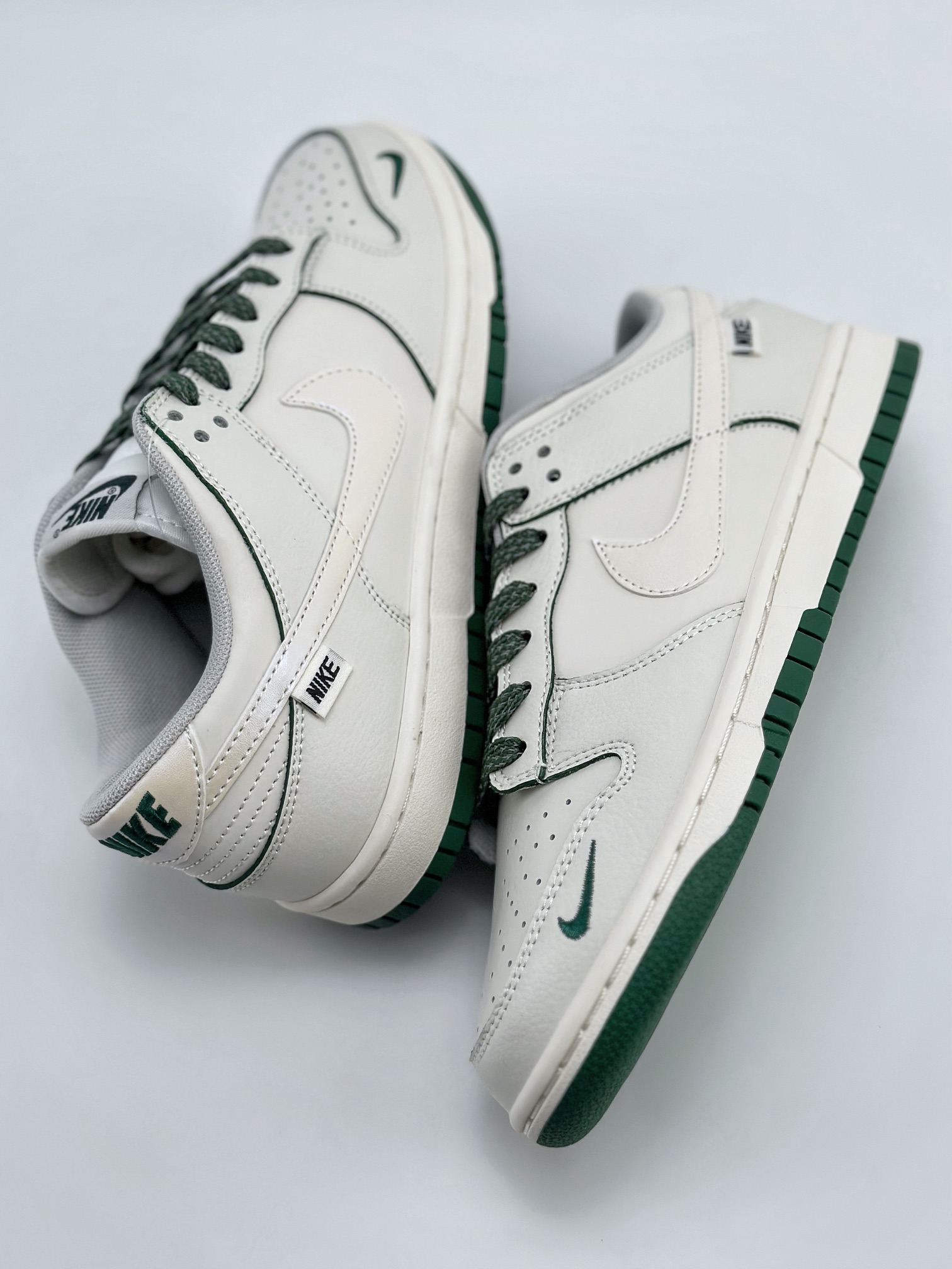 Nike SB Dunk Low Pearlescent Green KK0517-006