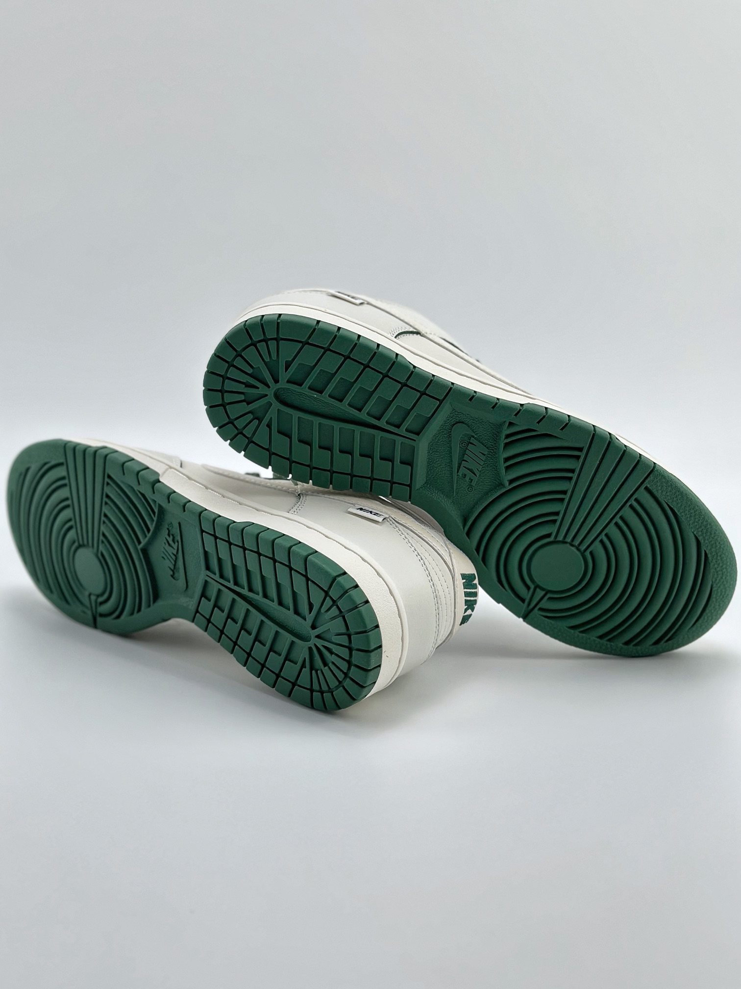 Nike SB Dunk Low Pearlescent Green KK0517-006