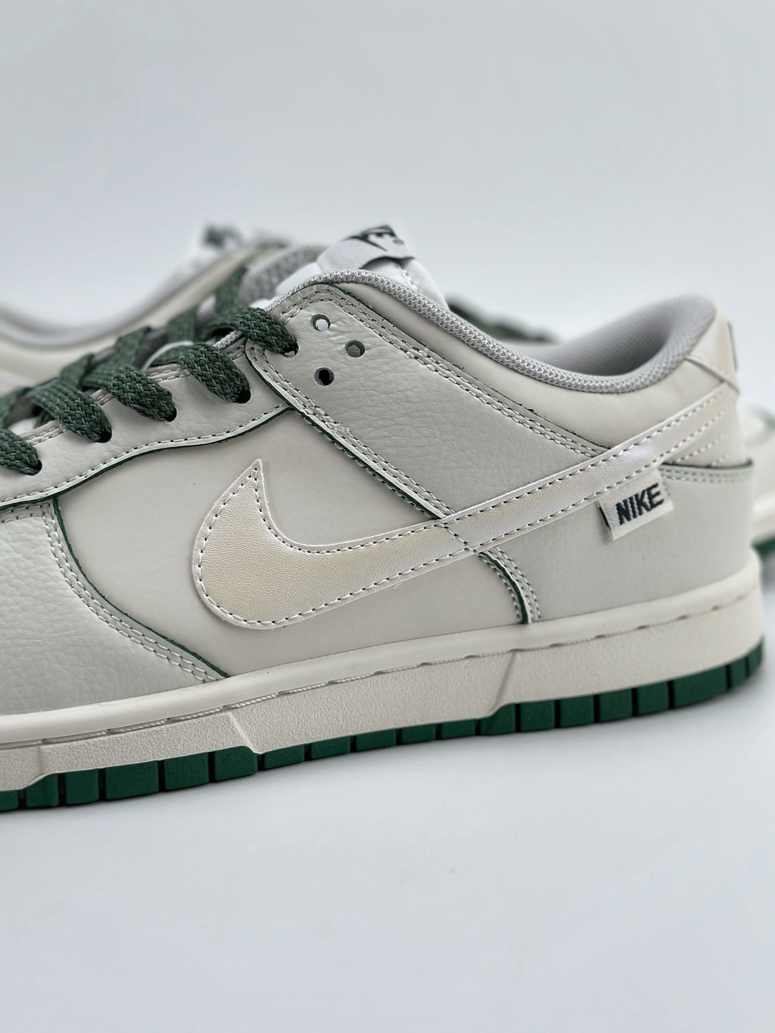 Nike SB Dunk Low Pearlescent Green KK0517-006