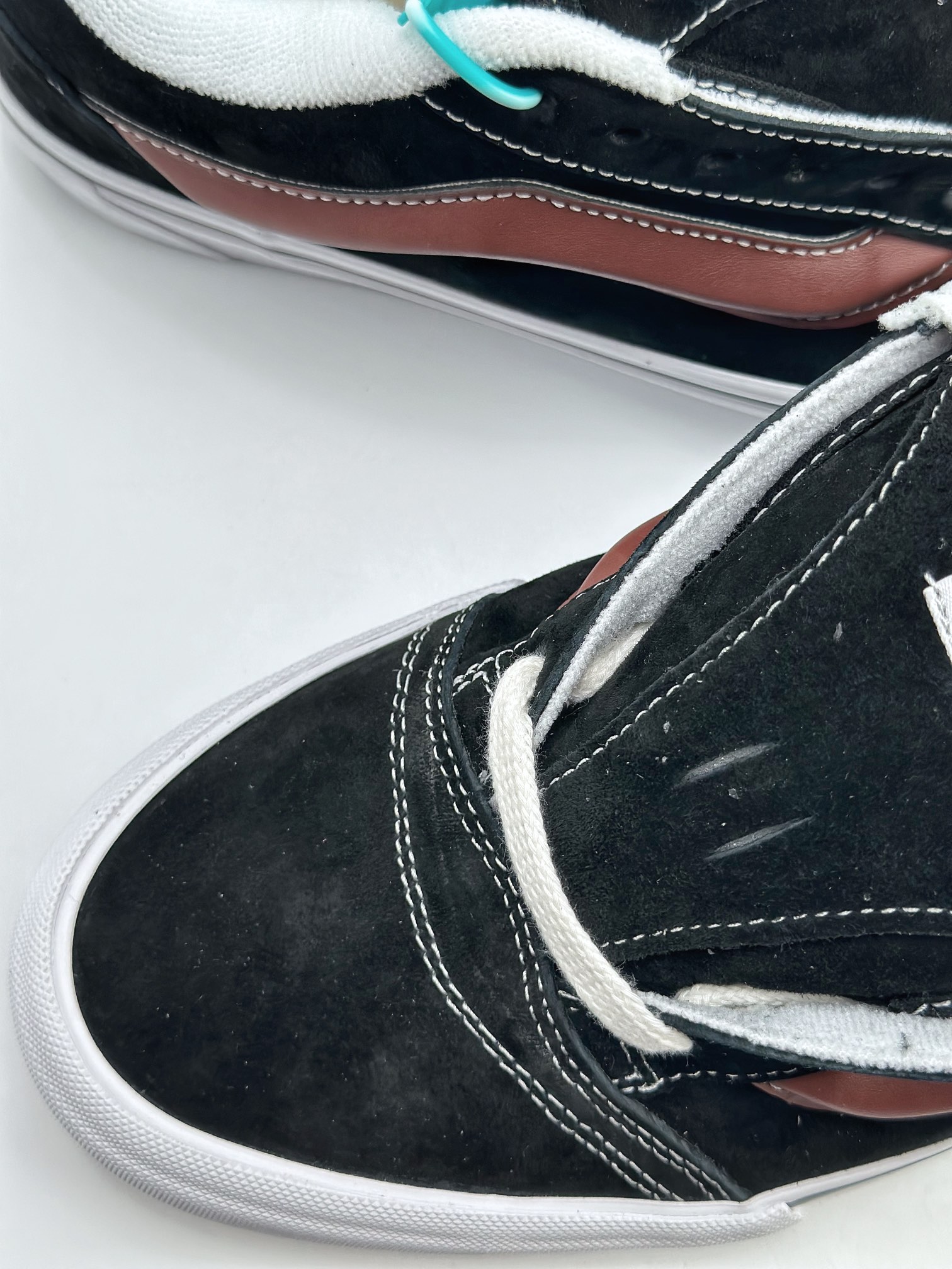 Vans Classics Knu Skool 2023 Fall Fat Big Logo Black and White Classic Bread Shoes