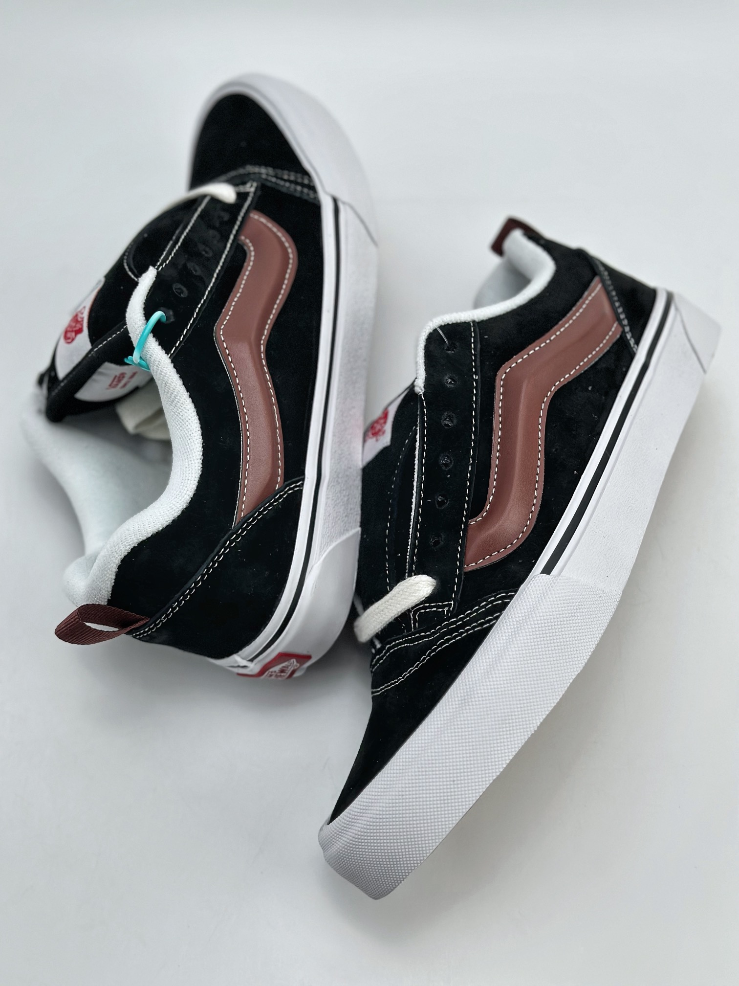 Vans Classics Knu Skool 2023 Fall Fat Big Logo Black and White Classic Bread Shoes