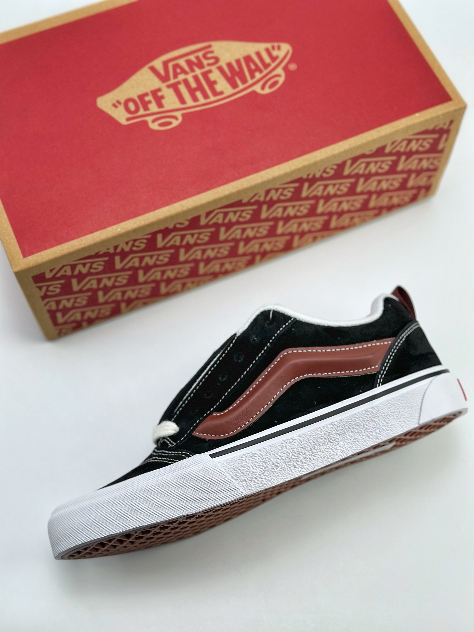 Vans Classics Knu Skool 2023 Fall Fat Big Logo Black and White Classic Bread Shoes