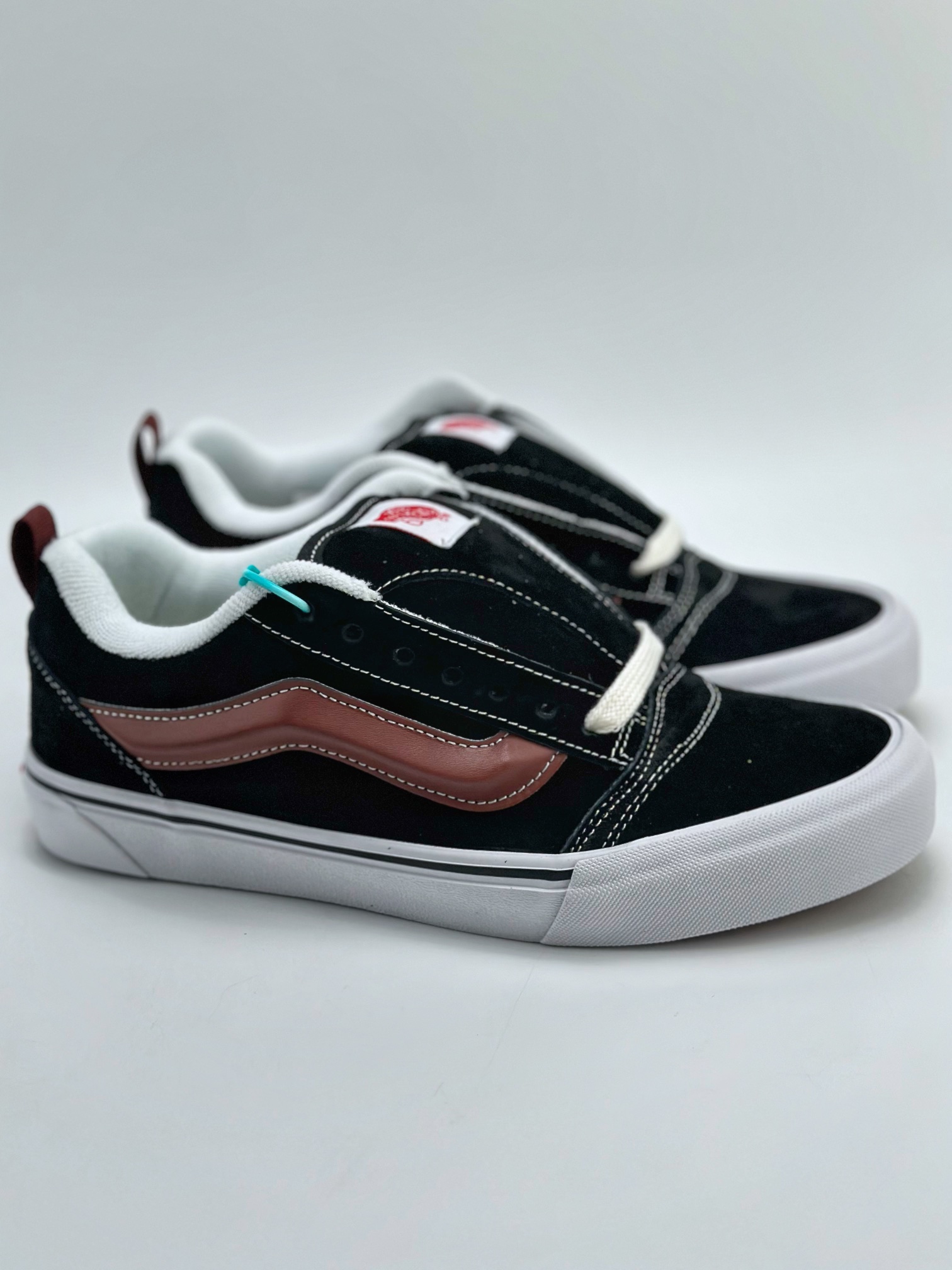 Vans Classics Knu Skool 2023 Fall Fat Big Logo Black and White Classic Bread Shoes