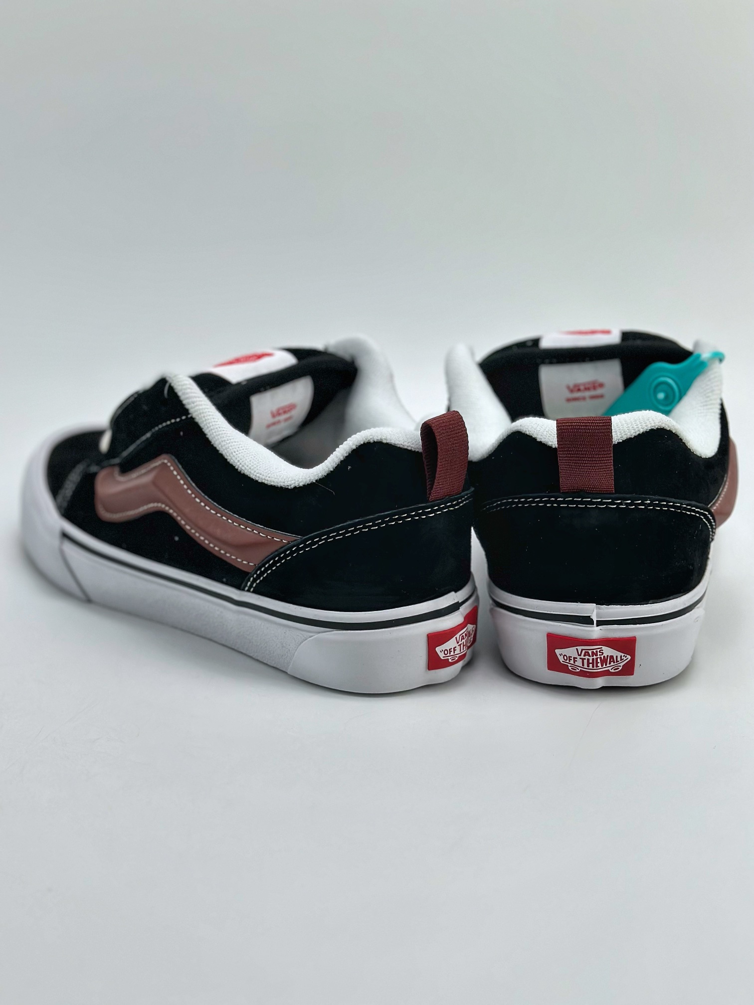 Vans Classics Knu Skool 2023 Fall Fat Big Logo Black and White Classic Bread Shoes