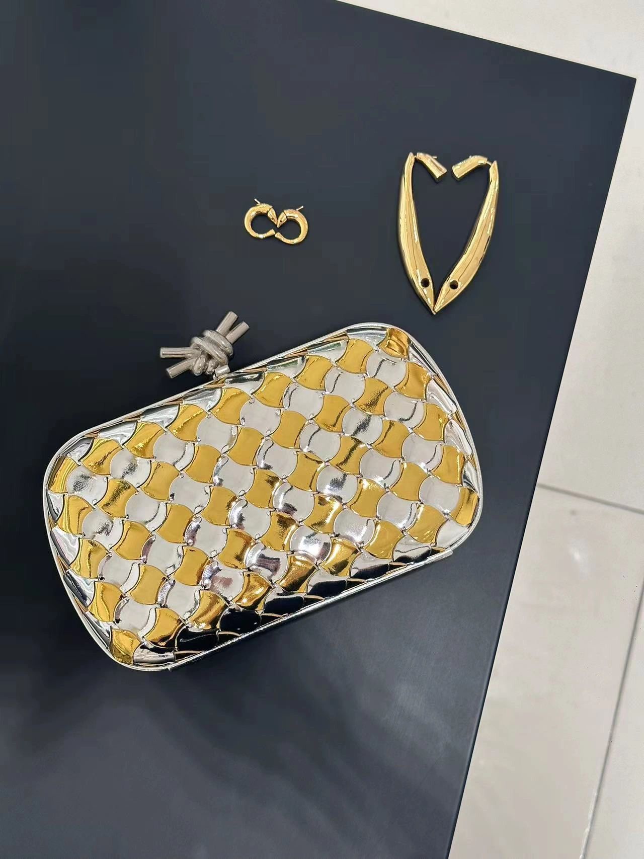 Bottega Veneta bv upper body pictures and official website pictures are too heavy-duty