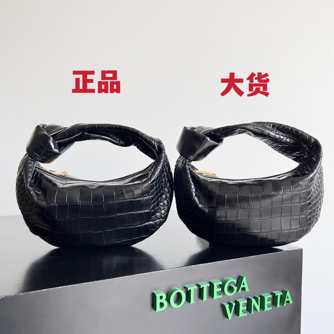 Bottega Veneta Authentic products VS the goods we sell. Being responsible for your loved ones also means having confidence in yourself.